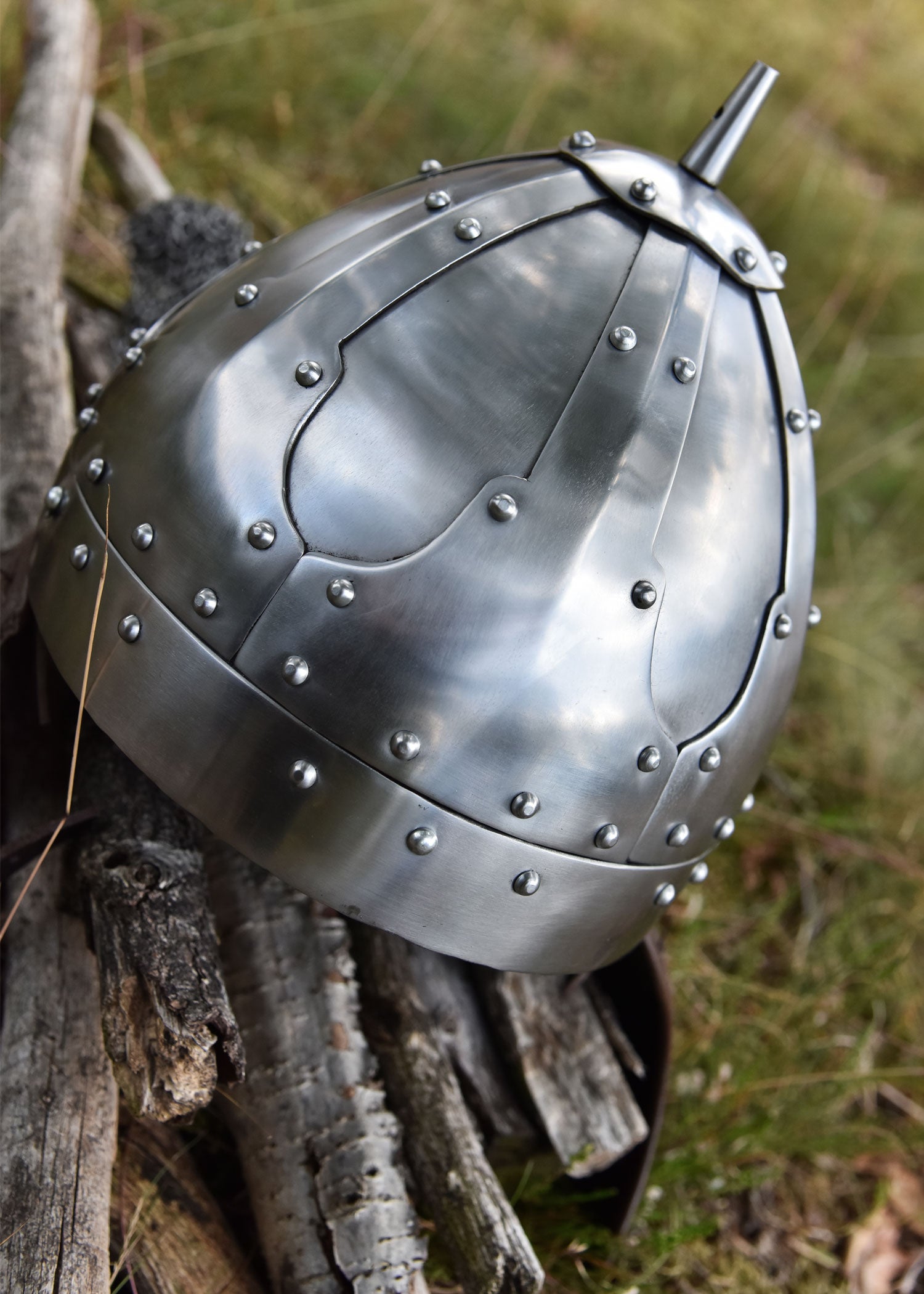 Imagen única de: Spangenhelm Con Aletas Para Las Mejillas Y Fuente, Acero De 2 Mm