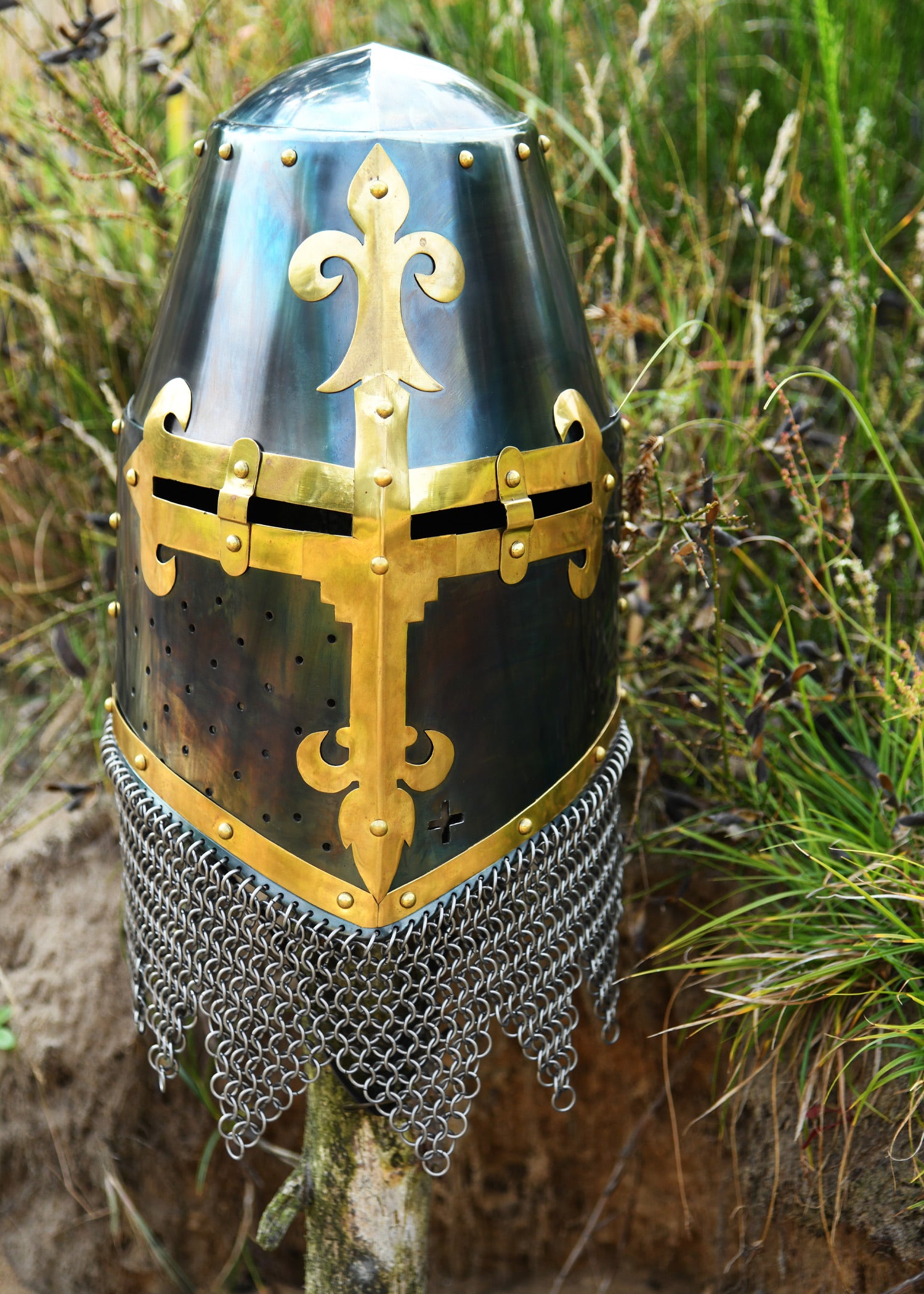 Imagen única de: Casco Superior De Los Rieters De Kornburg, Nuremberg Hacia 1375, Acero De 1,6 Mm