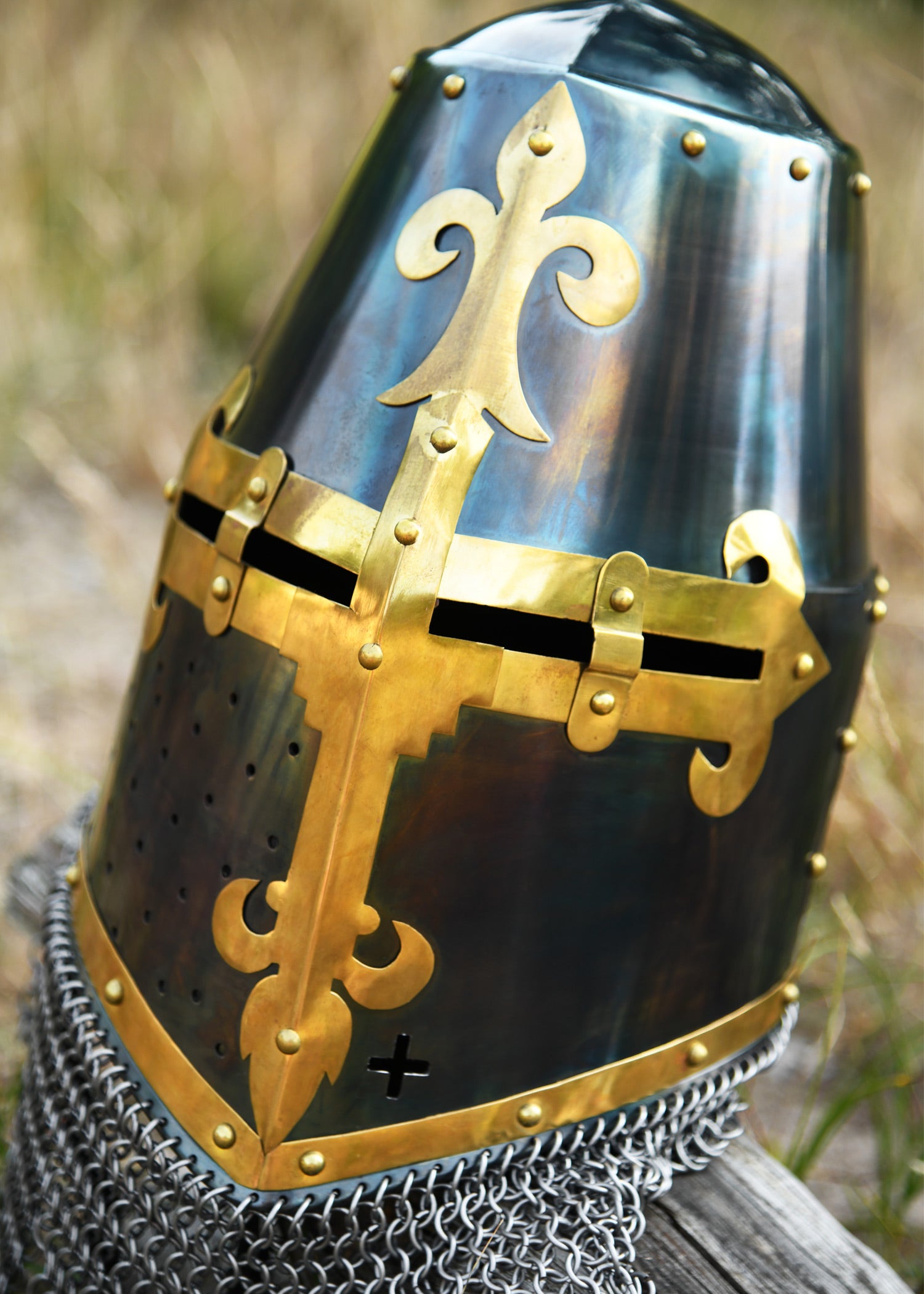 Imagen única de: Casco Superior De Los Rieters De Kornburg, Nuremberg Hacia 1375, Acero De 1,6 Mm