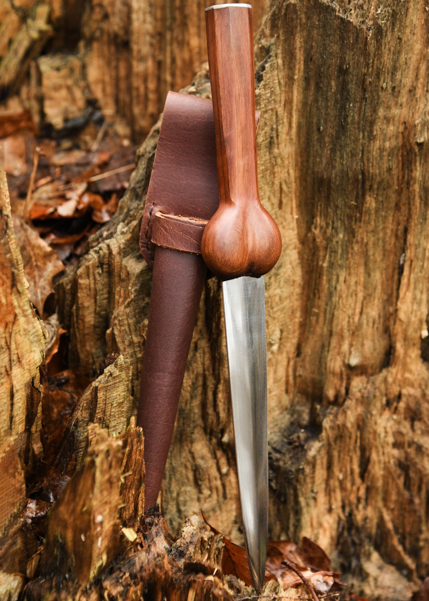 Imagen única de: Daga De Riñón Corta Con Funda De Cuero.