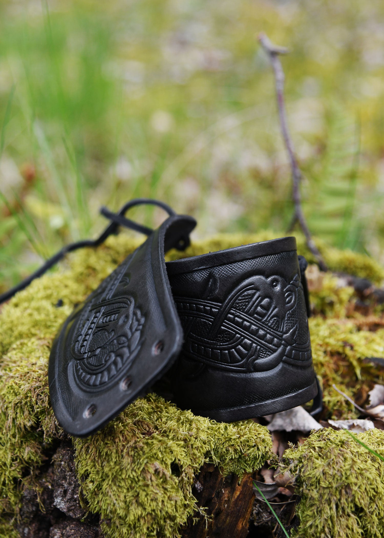 Imagen única de: Protectores De Brazos De Cuero Con Motivo De Dragón En Relieve, Estilo Gelatina, Negro