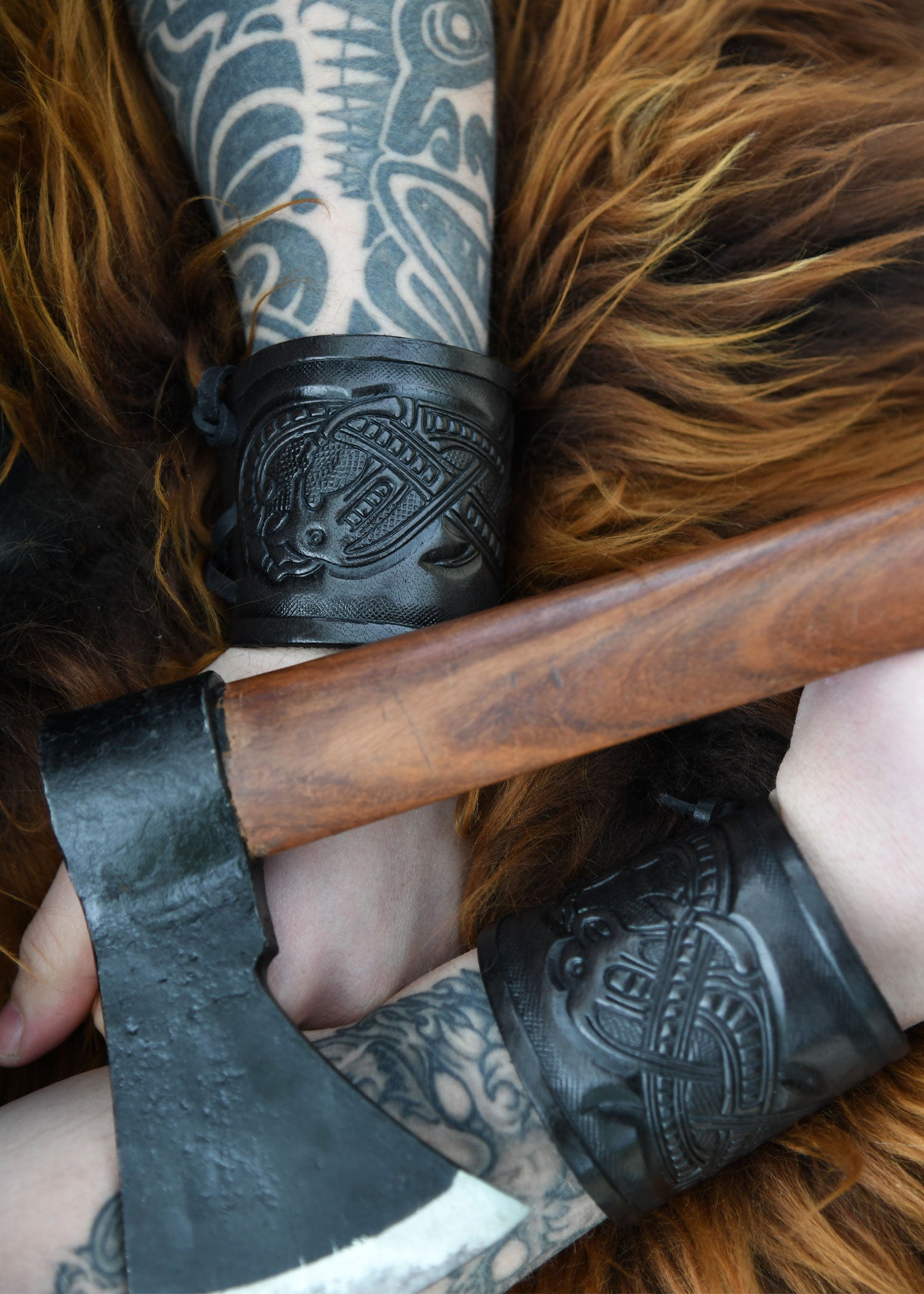 Imagen única de: Protectores De Brazos De Cuero Con Motivo De Dragón En Relieve, Estilo Gelatina, Negro