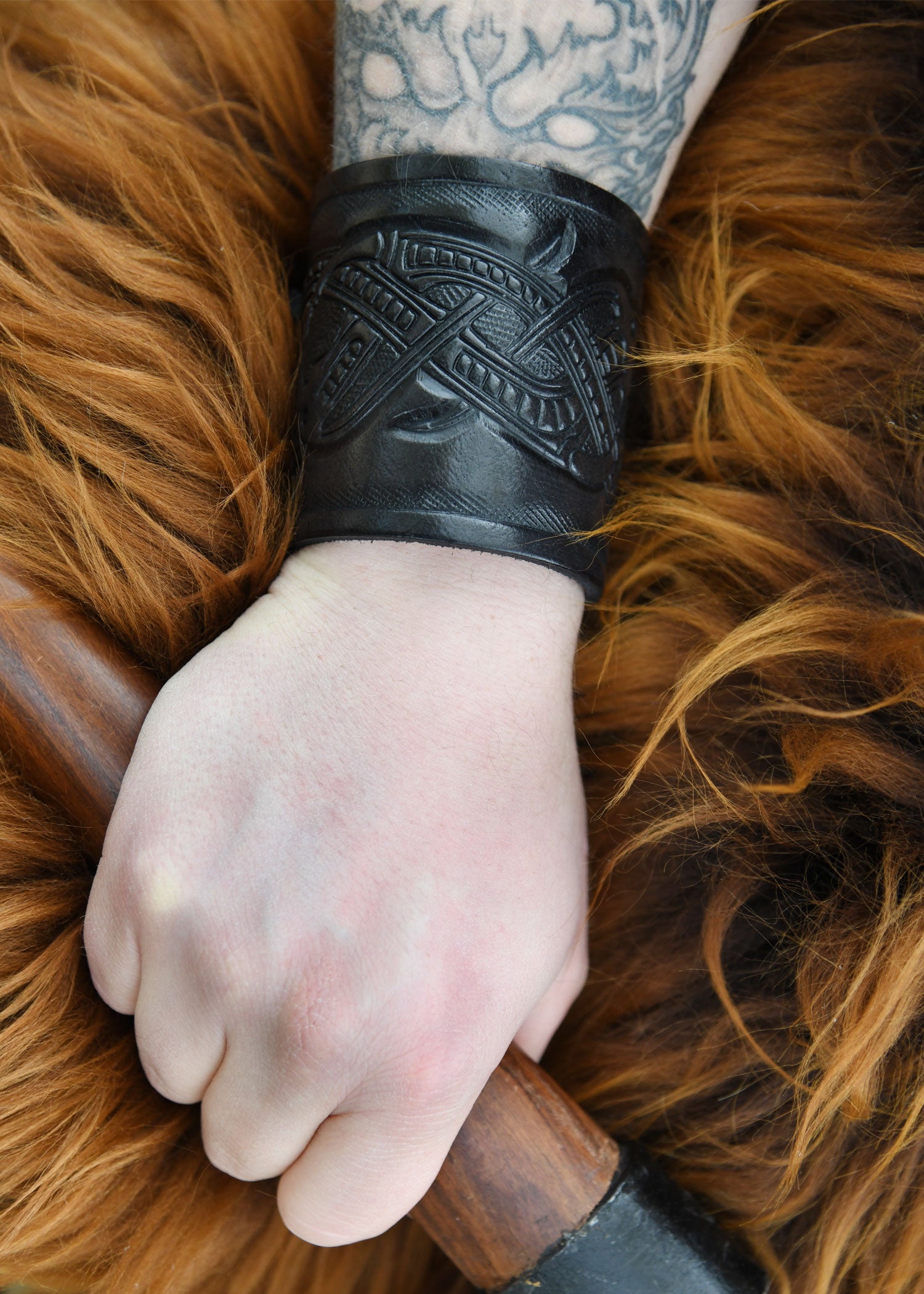 Imagen única de: Protectores De Brazos De Cuero Con Motivo De Dragón En Relieve, Estilo Gelatina, Negro