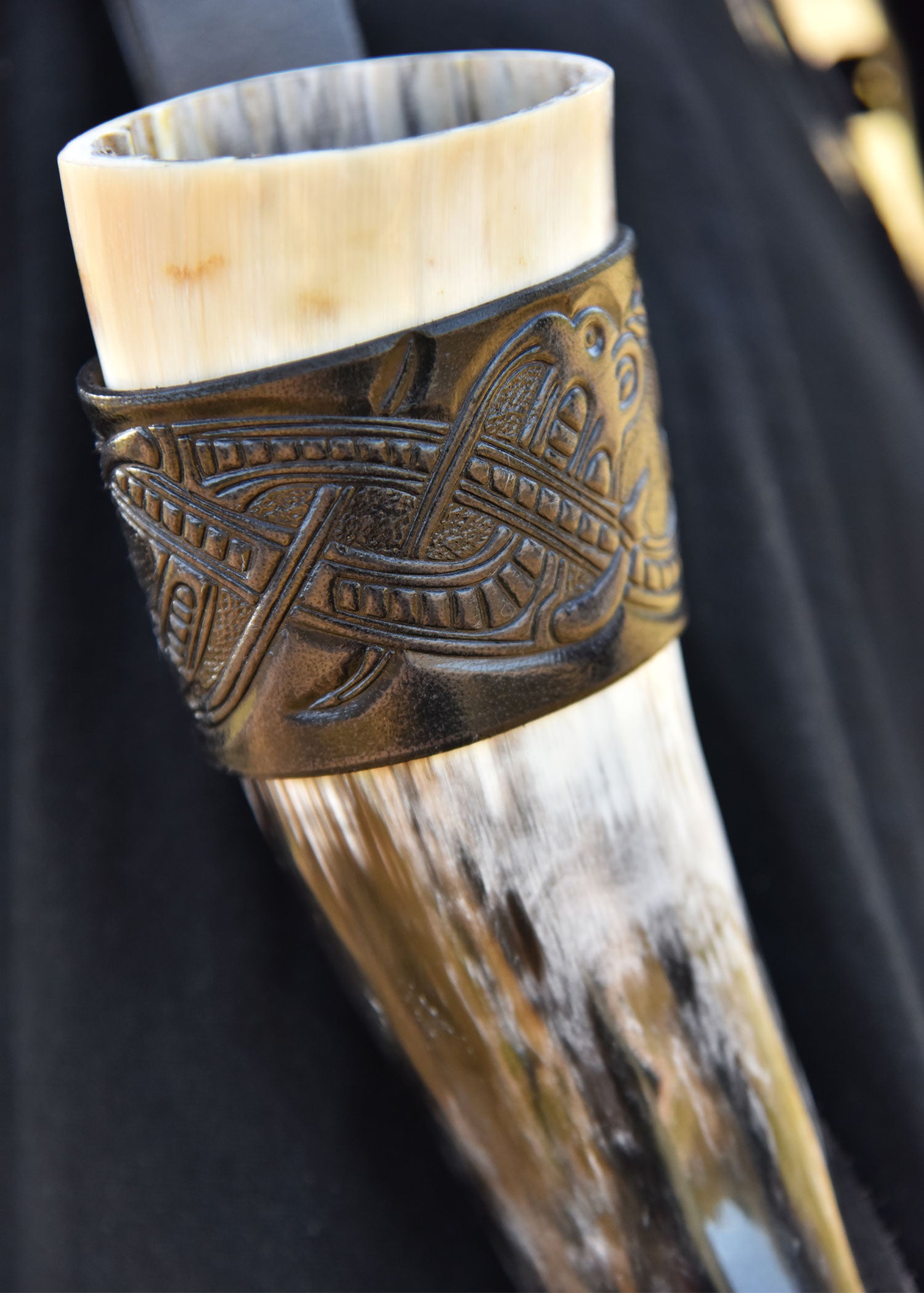 Imagen única de: Porta Cuernos De Cuero Para Cuerno Para Beber, Dragón En Relieve, Estilo Gelatina, Marrón Oscuro