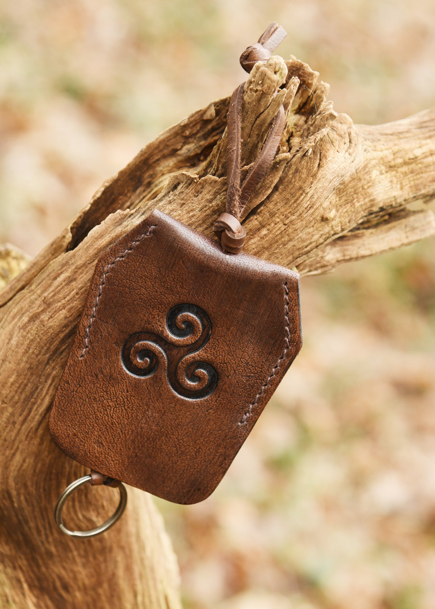 Imagen única de: Llavero De Cuero Con Triskele, Marrón