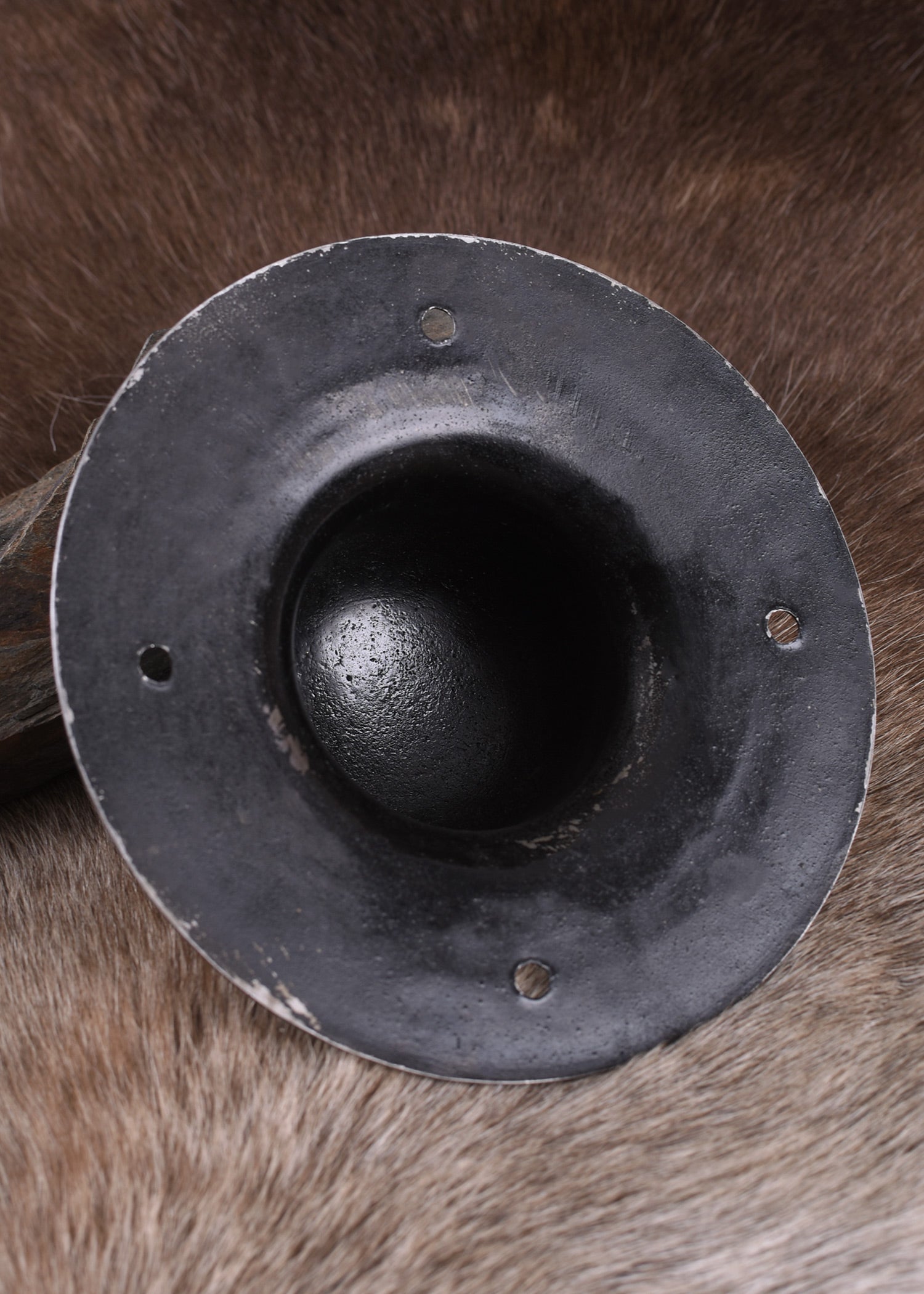 Imagen única de: Resalte De Escudo Normando, Con Remaches, Acero De 2 Mm