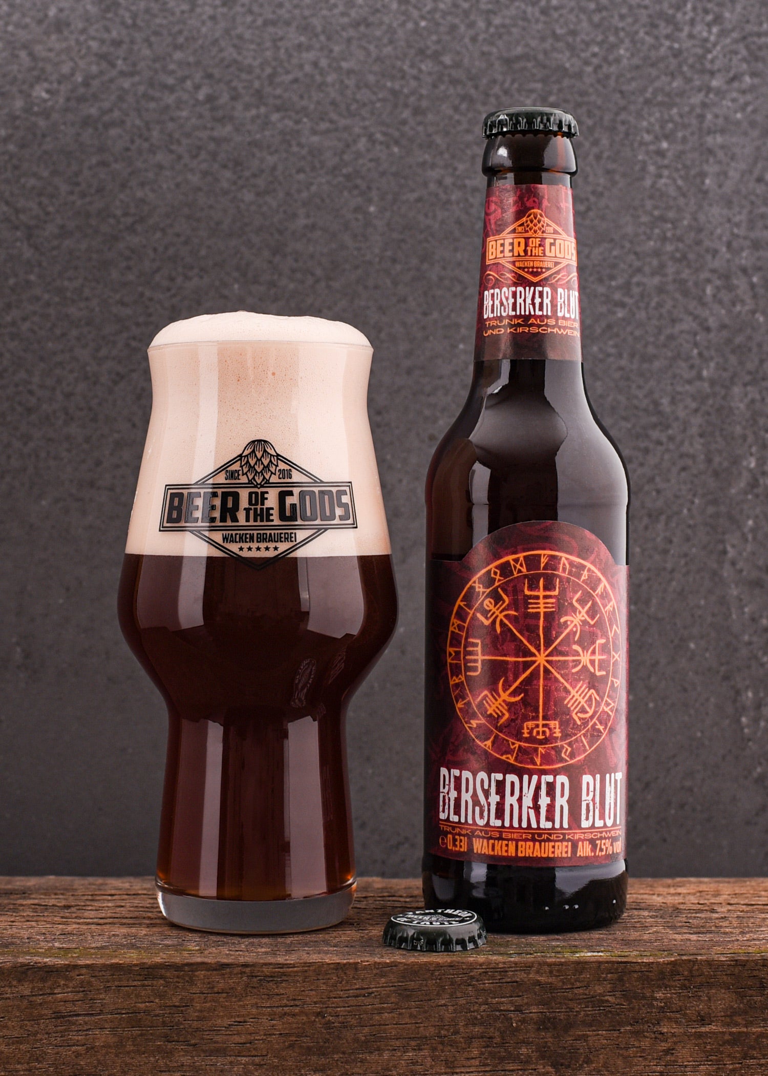 Imagen única de: Berserker Blood - Bebida A Base De Cerveza Y Vino De Cereza, Botella De 0,33L - Cervecería Wacken