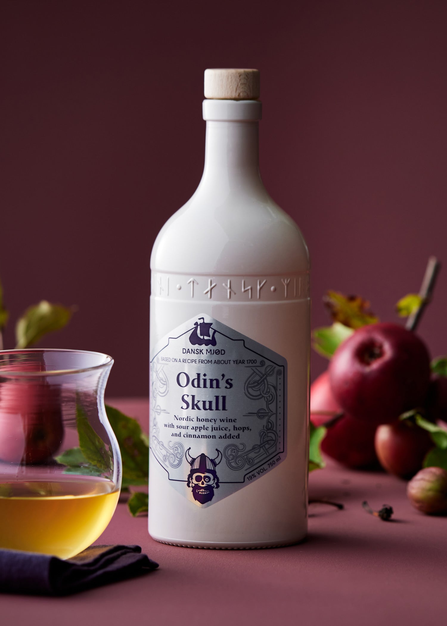 Imagen única de: Calavera De Odín, Hidromiel, 19% Vol., Botella 0,75L - Dansk Mjød