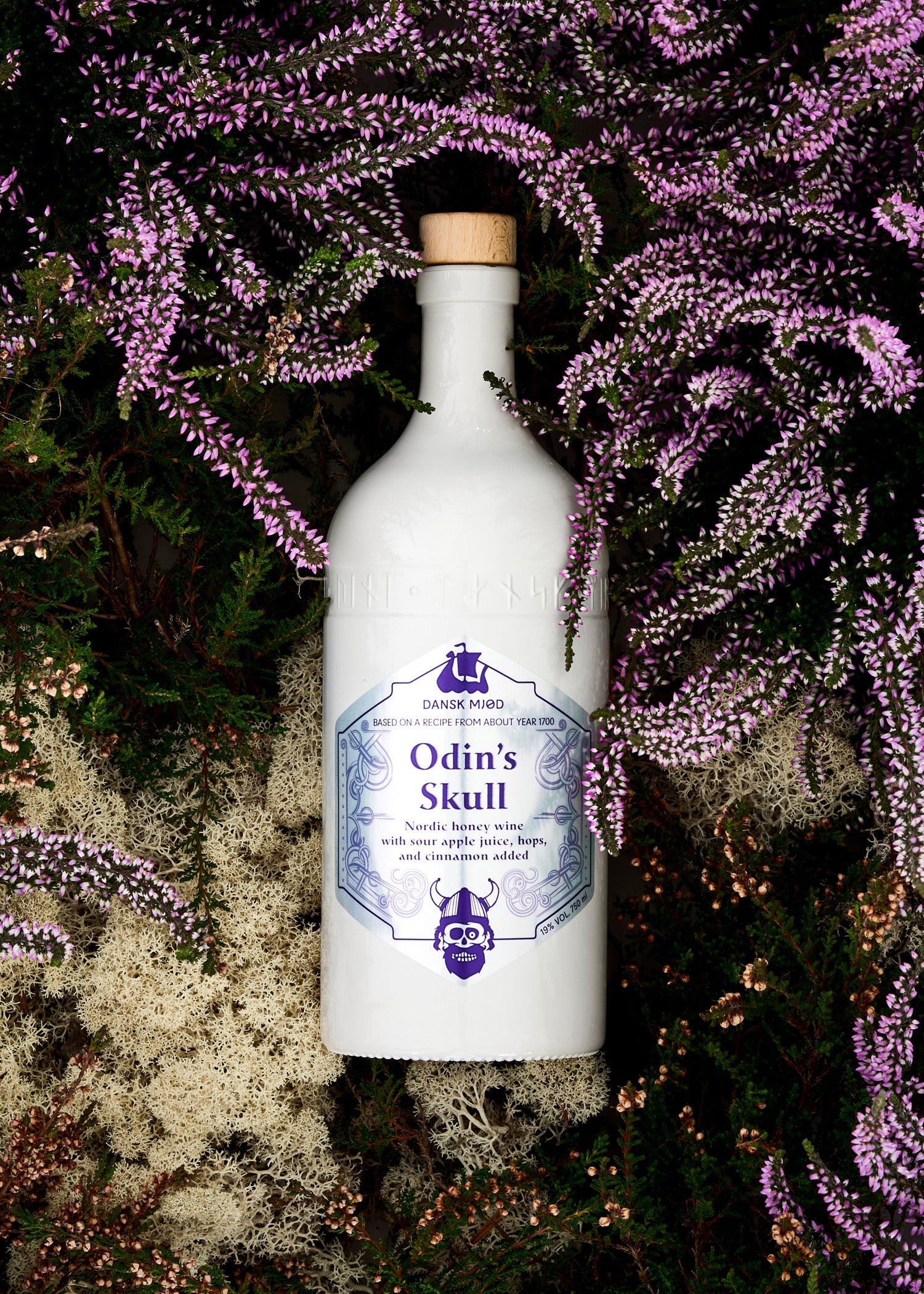 Imagen única de: Calavera De Odín, Hidromiel, 19% Vol., Botella 0,75L - Dansk Mjød