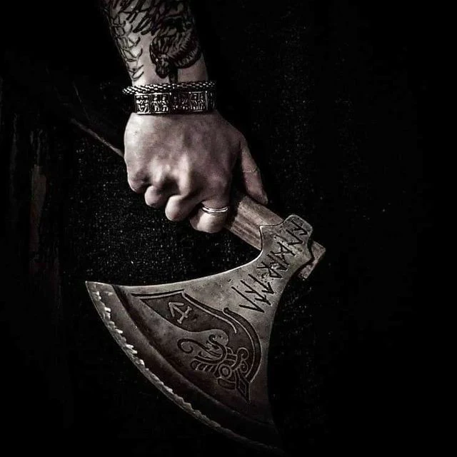 Hachas Vikingas: El legado del acero nórdico. Tipos, historia y simbología