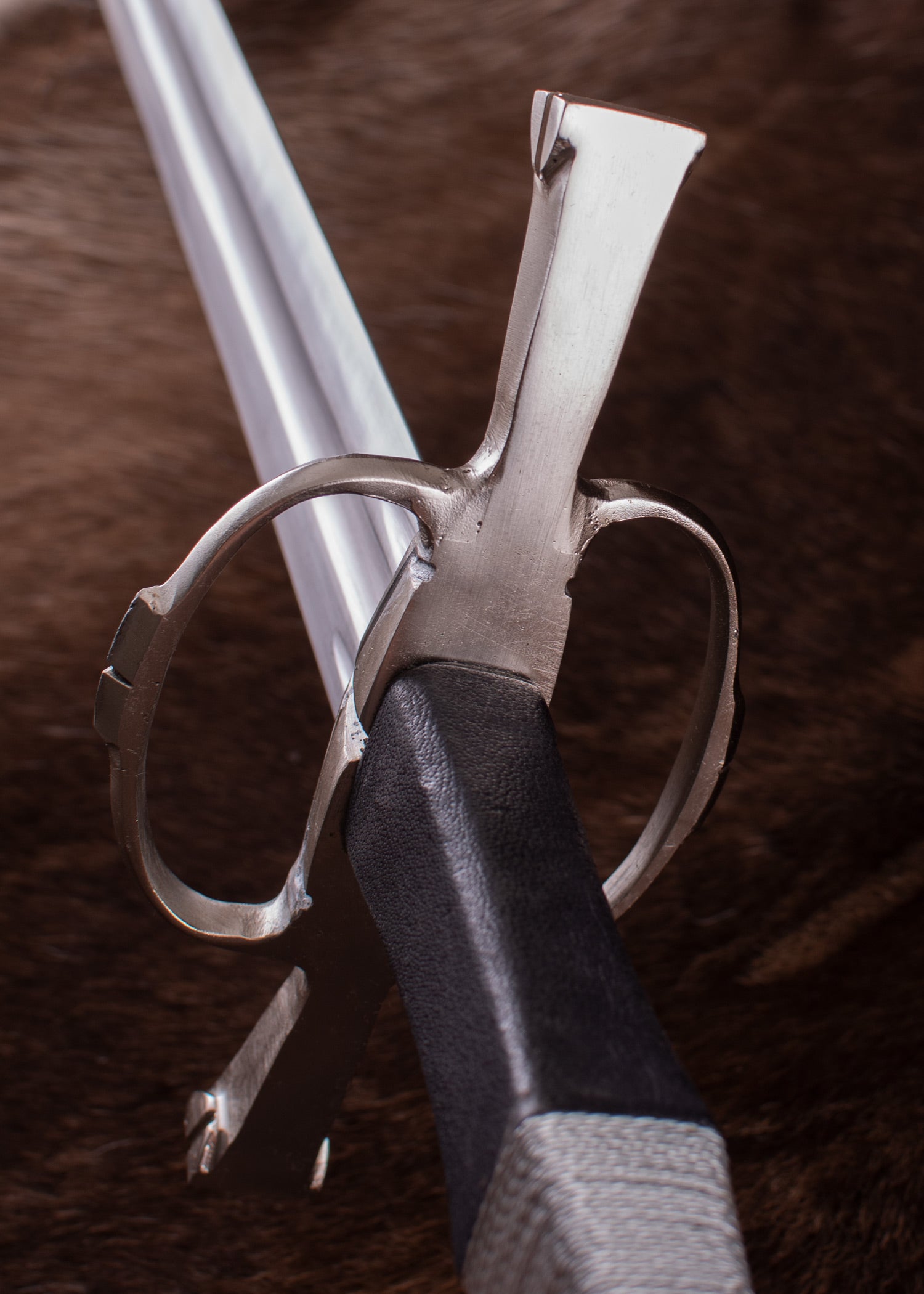 Imagen única de: Espada Larga Con Anillo Protector, Siglo Xv, Incluida Vaina , Categoría-C