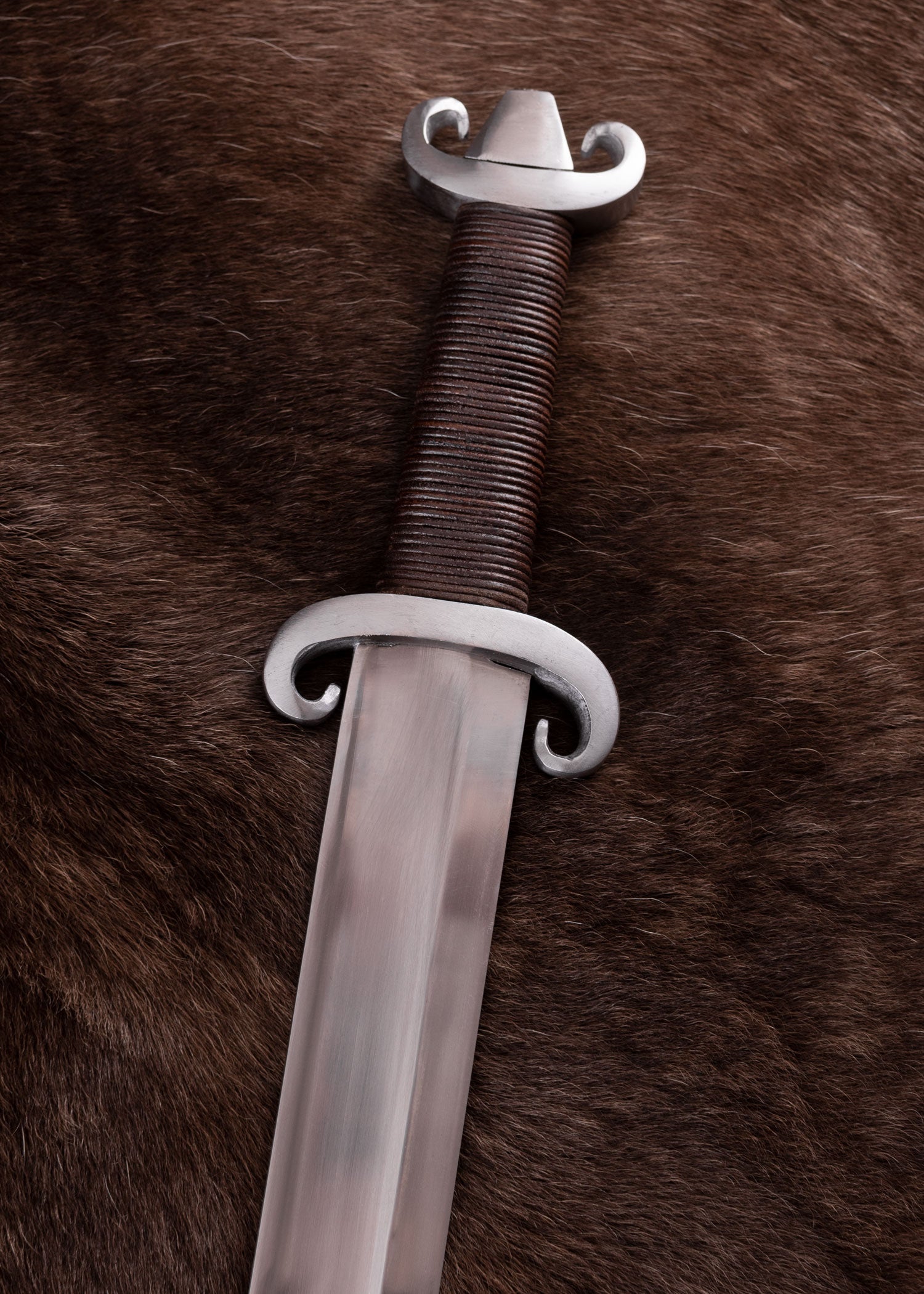 Imagen única de: Sax (Seax) Largo Vikingo, Peterson Tipo G, Con Funda De Cuero