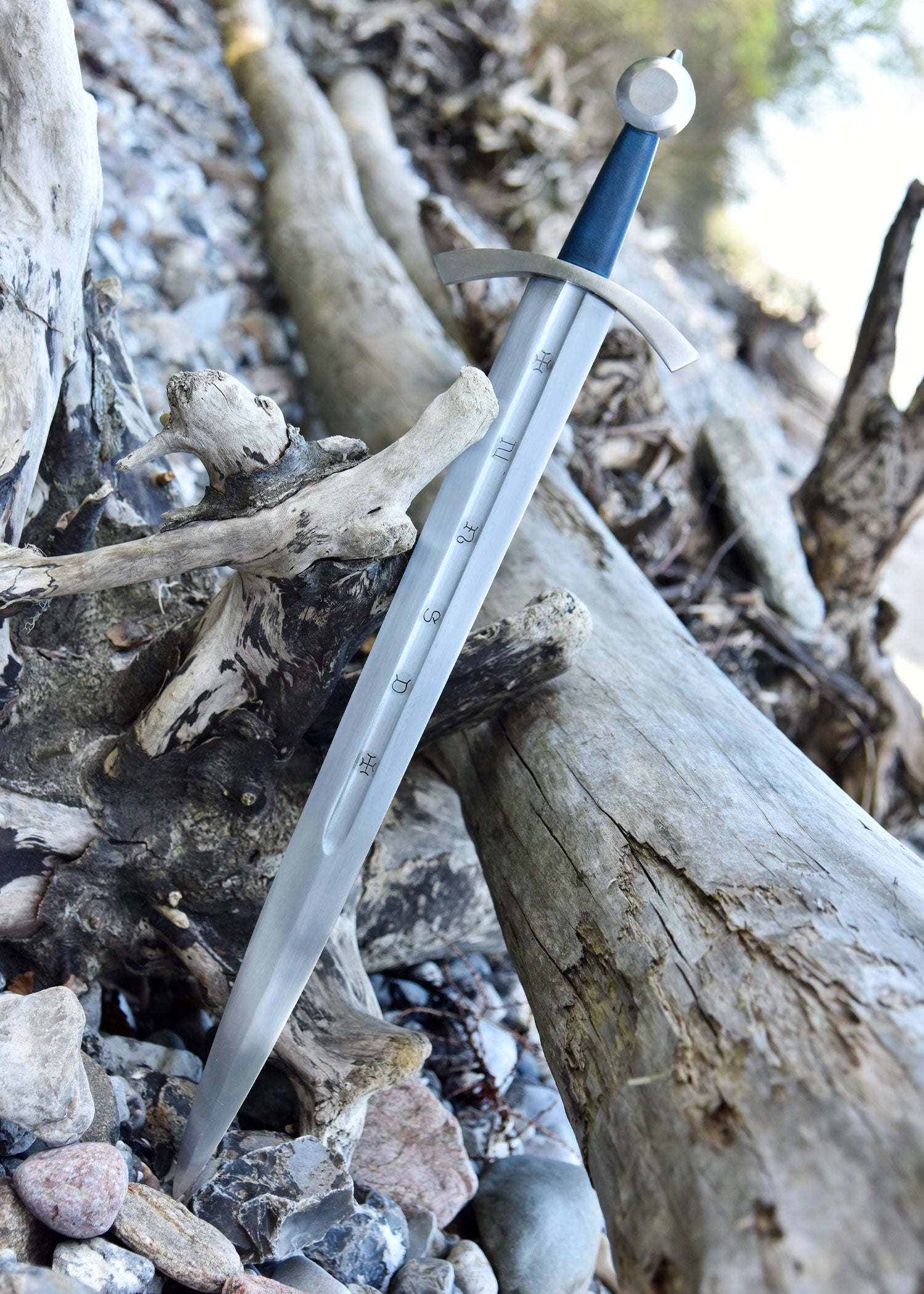 Imagen única de: Espada De Caballero Neuchâtel Con Vaina, Siglo Xiii., Afilada