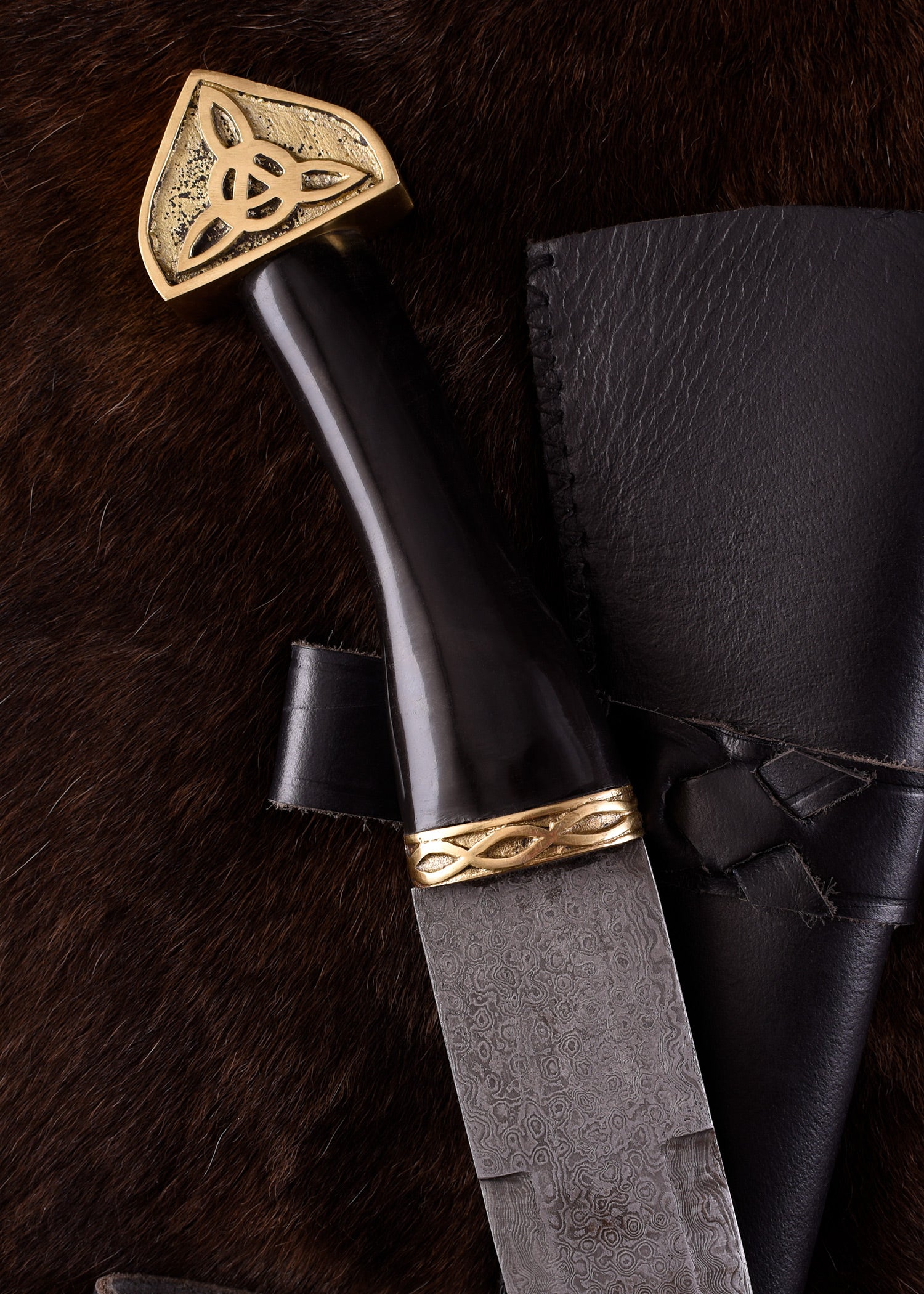 Imagen única de: Sax (Seax) Fabricado En Acero De Damasco Con Funda De Cuero Negro Y Mango De Asta.