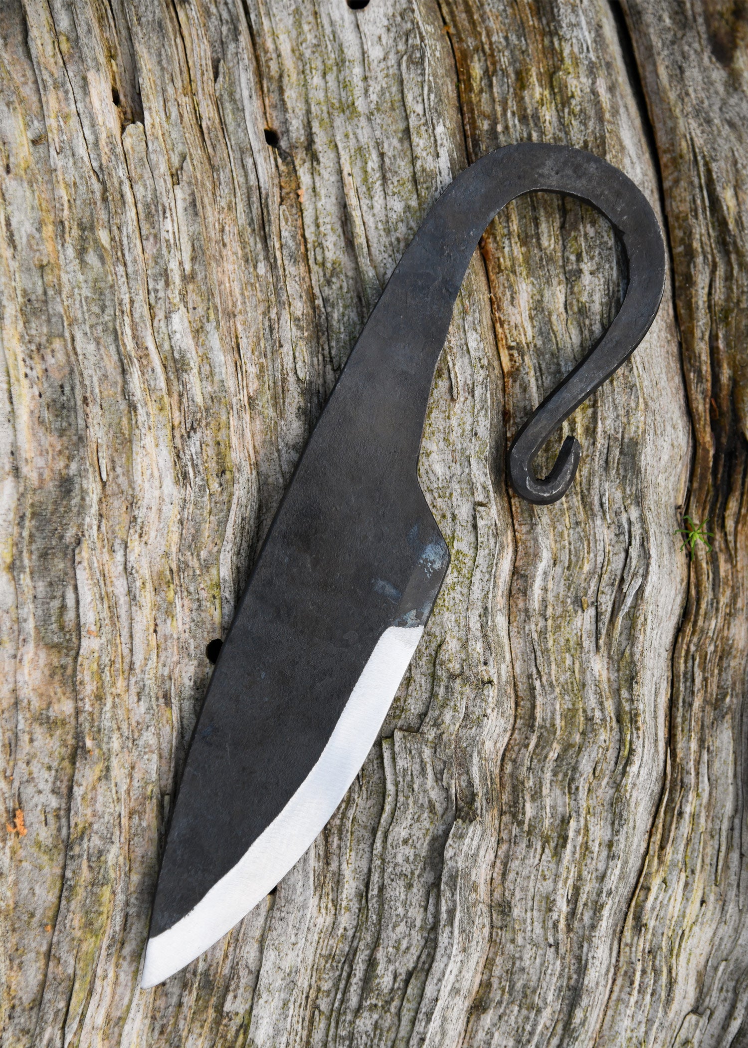 Imagen única de: Cuchillo Vikingo Forjado A Mano Con Funda De Cuero.