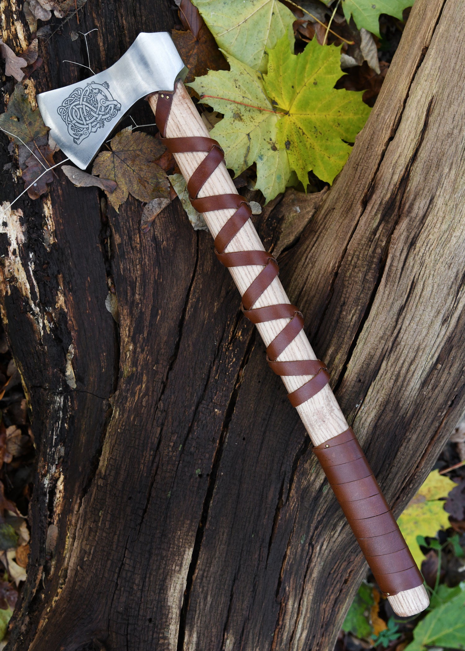 Imagen única de: Hacha Vikinga Fabricada En Acero Fundido, Tipo H, Con Grabado Y Forrado En Cuero