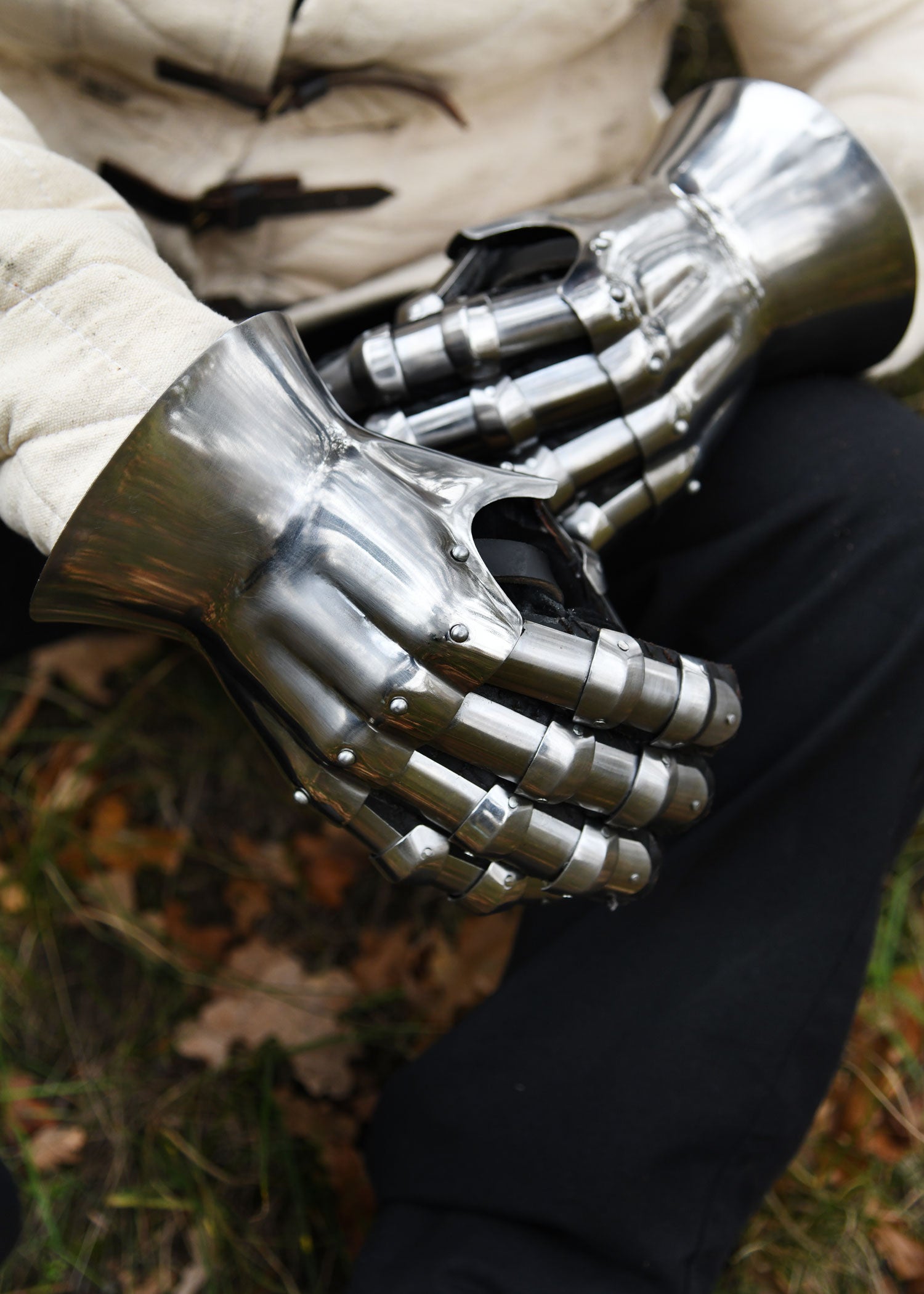 Imagen única de: Guantes Medievales De Reloj De Arena, Siglo Xiv, Acero De 1,6 Mm