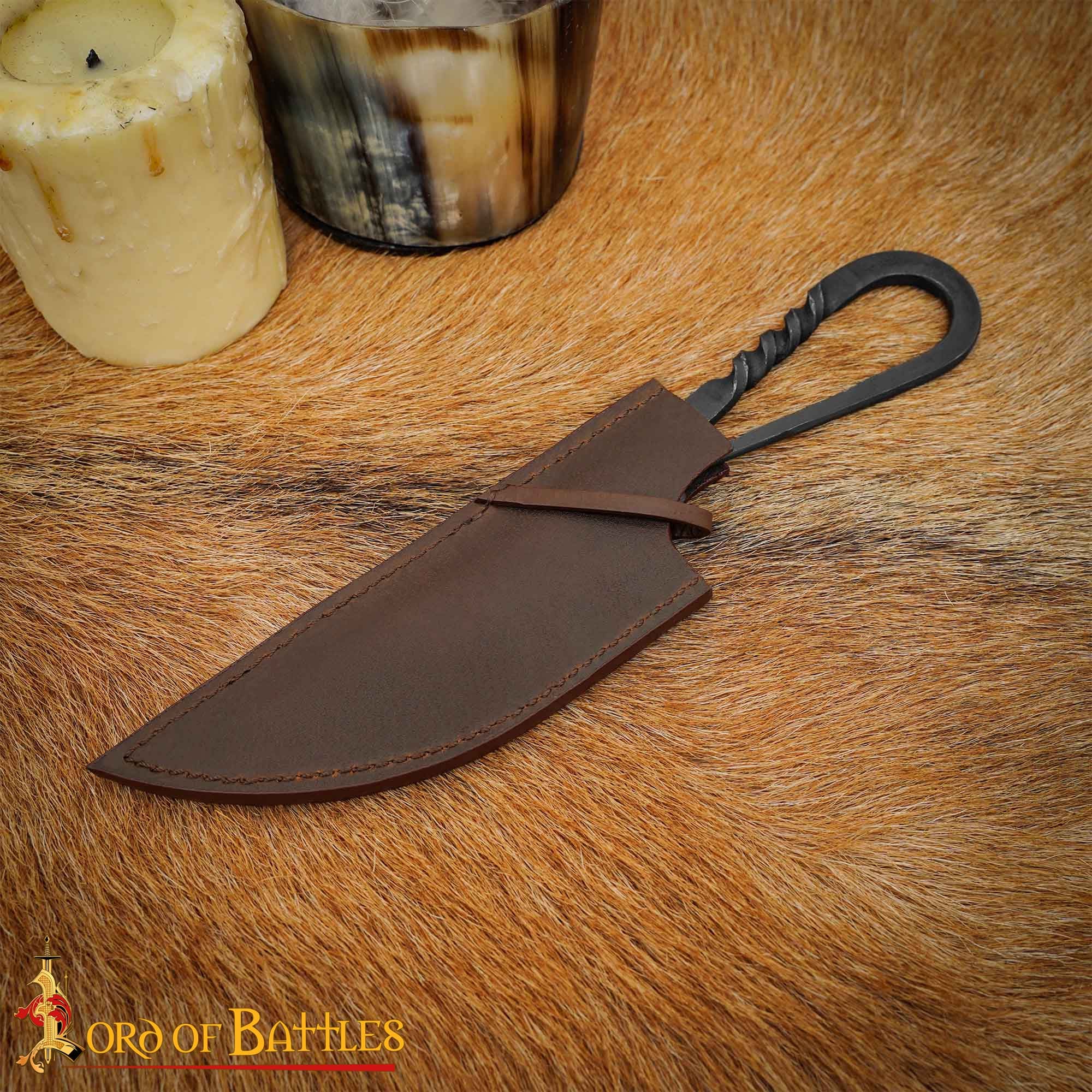 Imagen única de: Auténtico Cuchillo Vikingo de Hierro Forjado a Mano - Mango Retorcido con Vaina de Cuero Auténtico