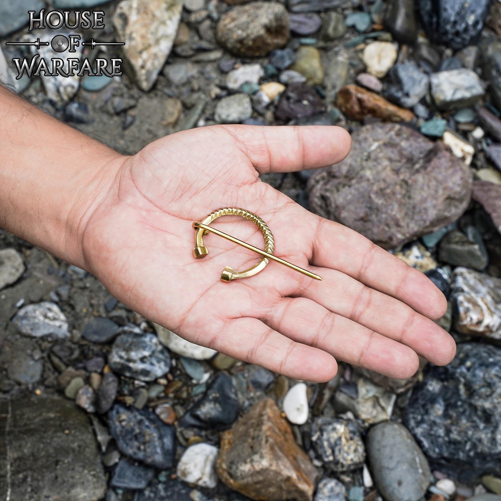 Imagen única de: Fíbula Penannular Medieval de Latón - Alfiler Pequeño de Capa para Broche de Traje Histórico y Vikingo