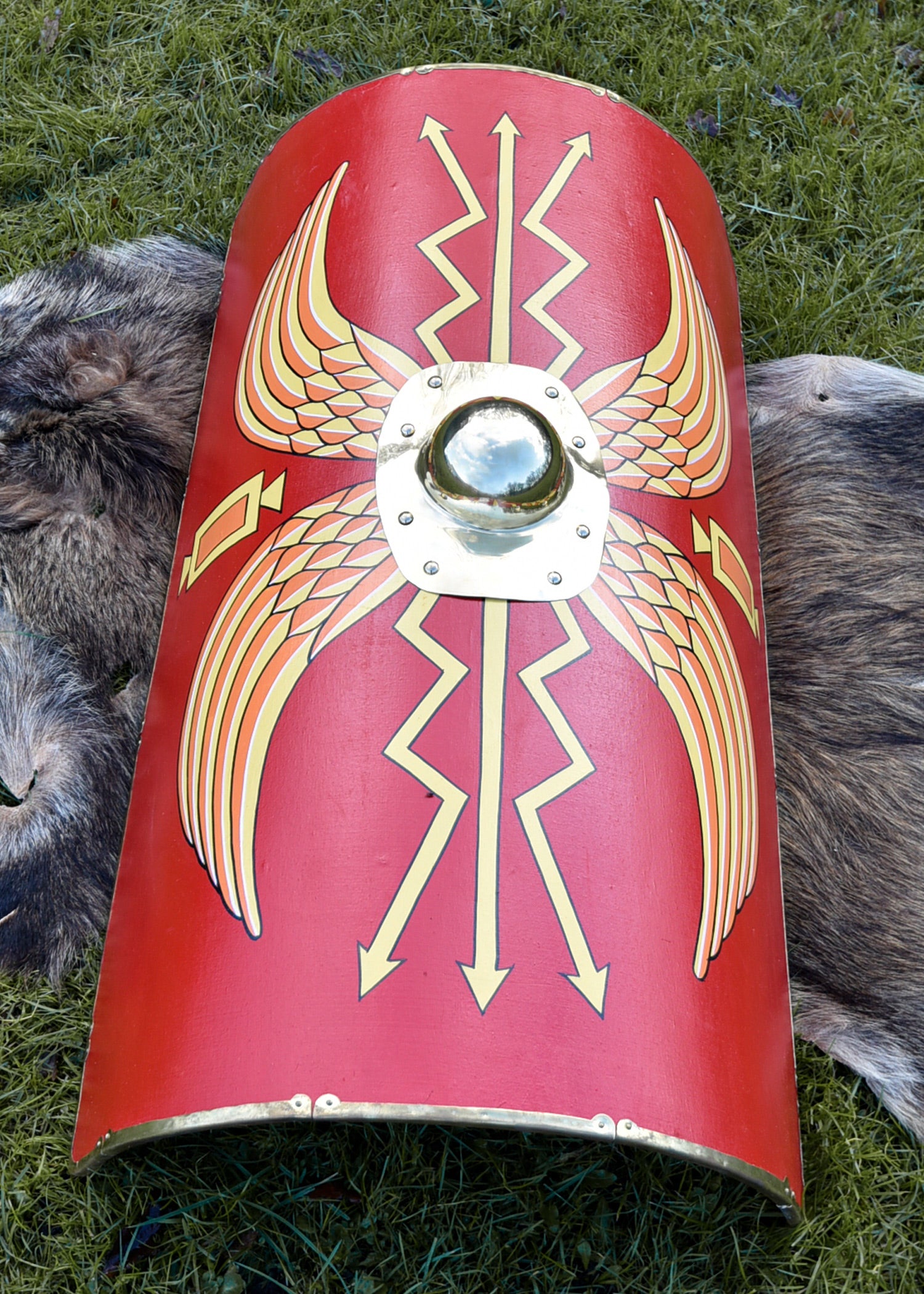 Imagen única de: Umbo, Saliente De Escudo Romano Con Tornillos, Latón