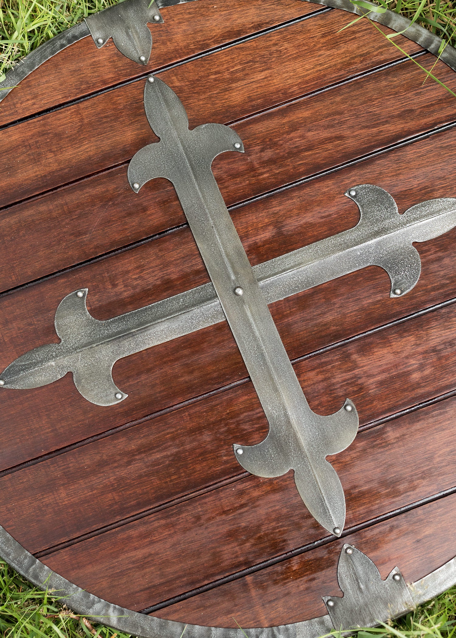 Imagen única de: Cartel Redondo De Madera Con Herrajes De Acero.