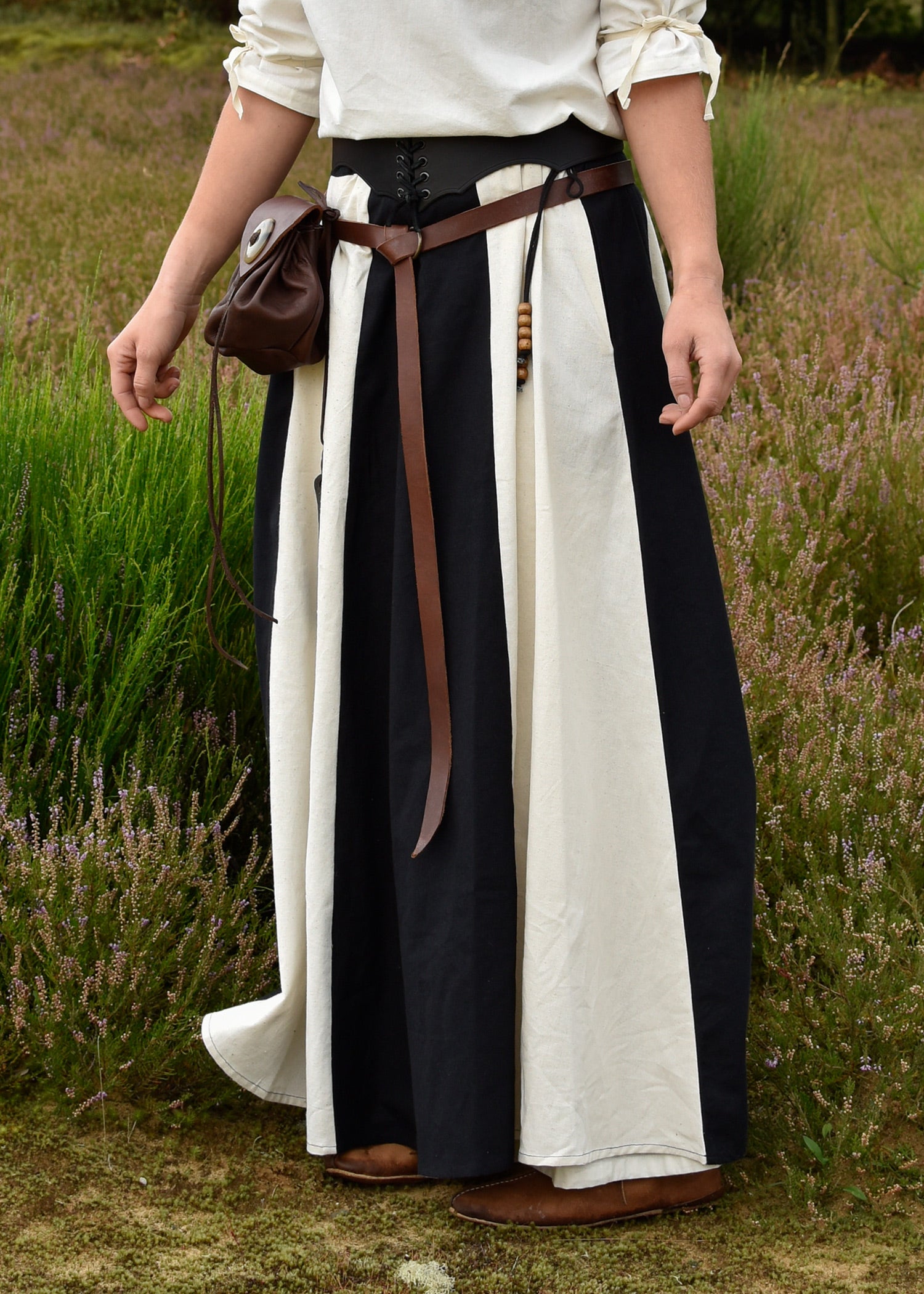 Imagen única de: Falda Medieval Con Vuelo, Negro/natural