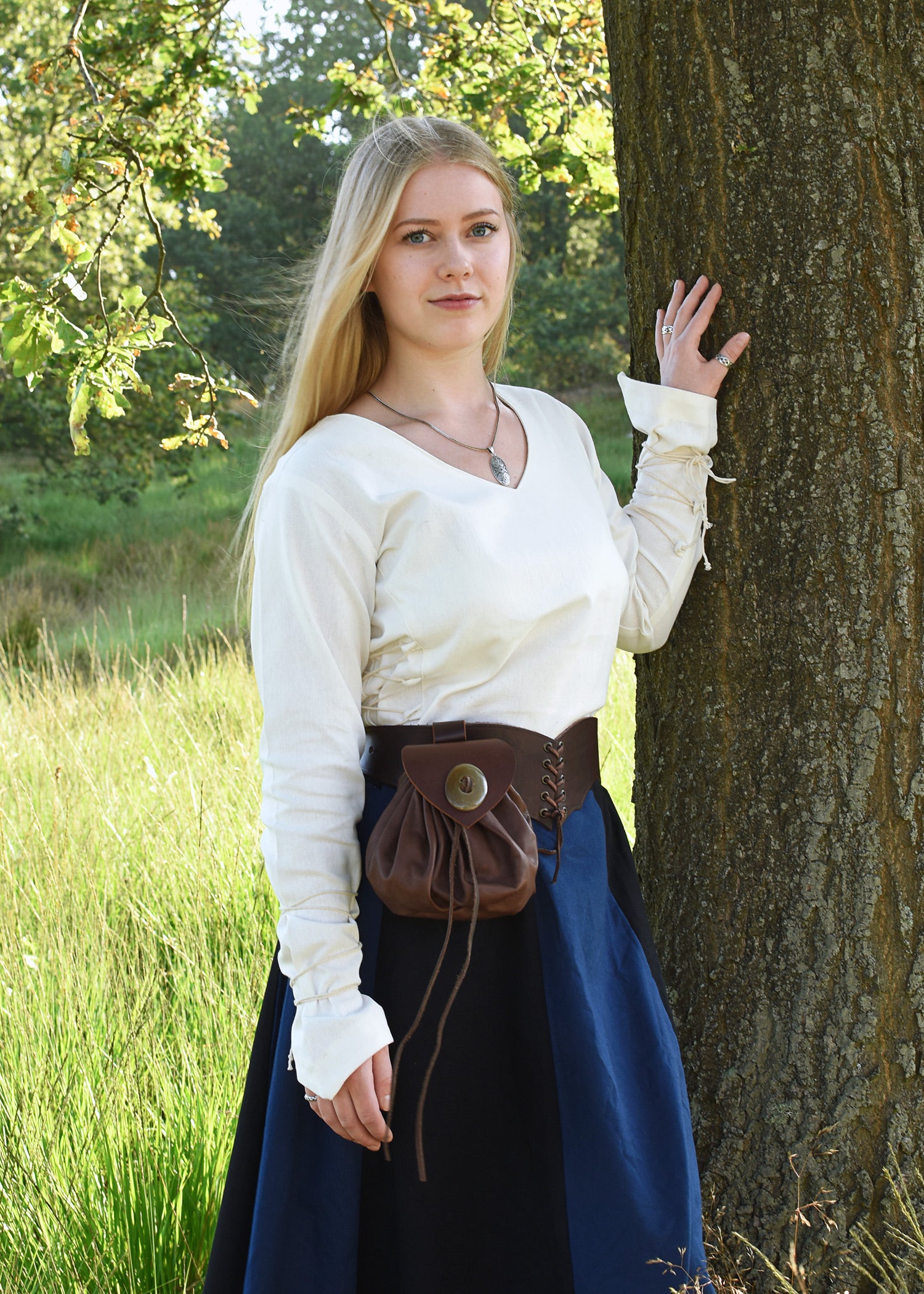 Imagen única de: Falda Medieval Con Vuelo, Negro/azul