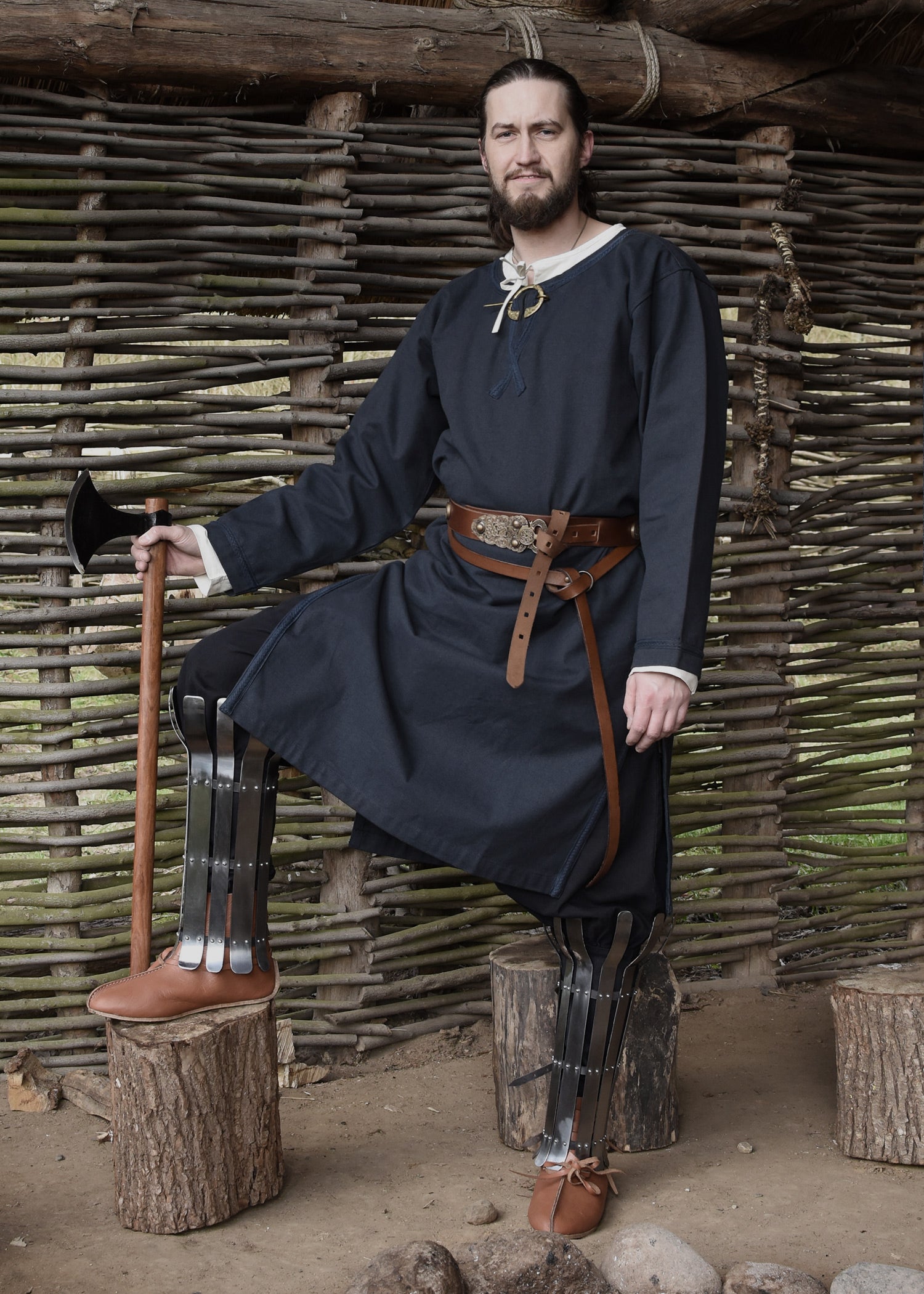 Imagen única de: Túnica Medieval Albrecht Con Borde, Mangas Largas, Azul Oscuro