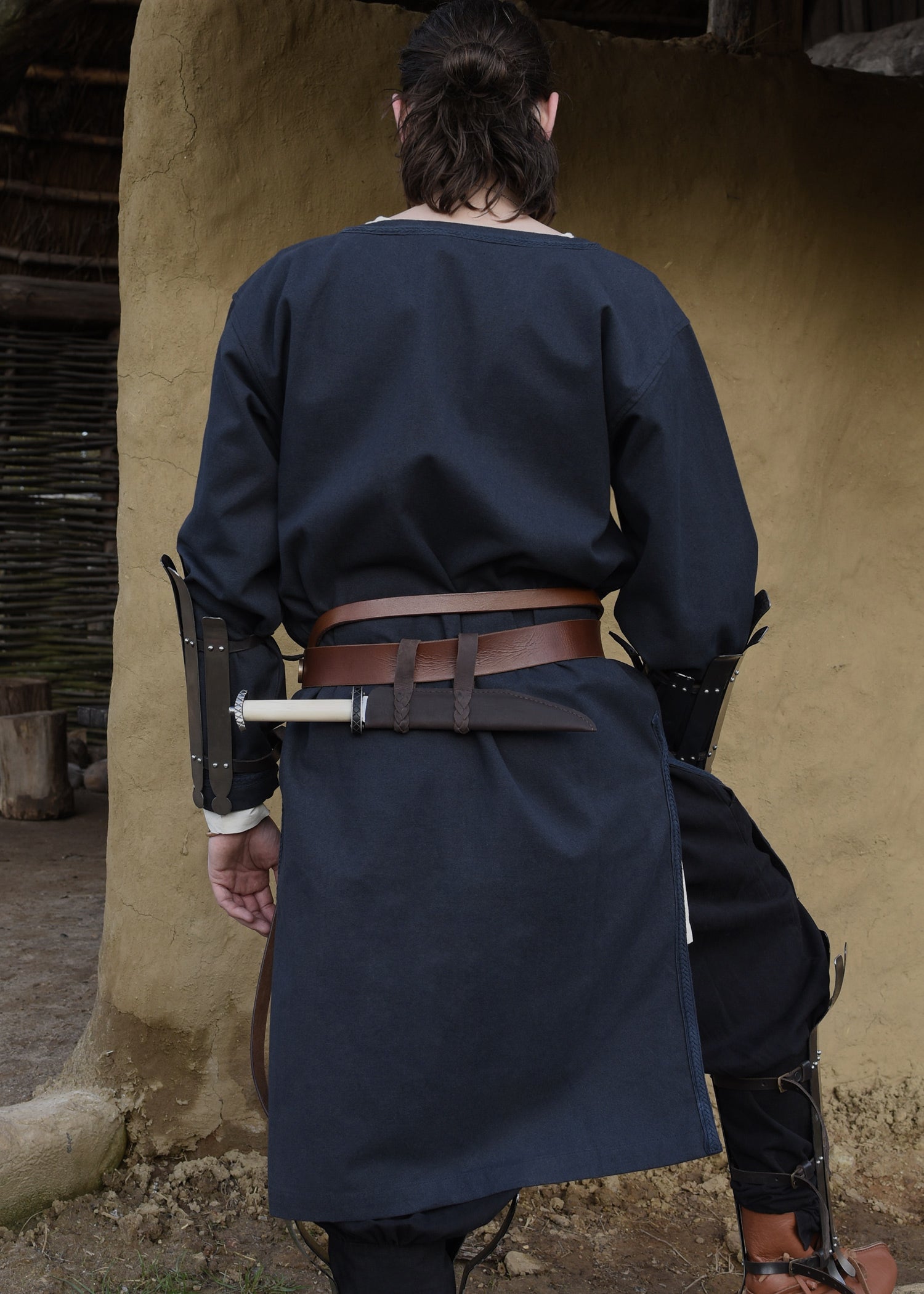 Imagen única de: Túnica Medieval Albrecht Con Borde, Mangas Largas, Azul Oscuro