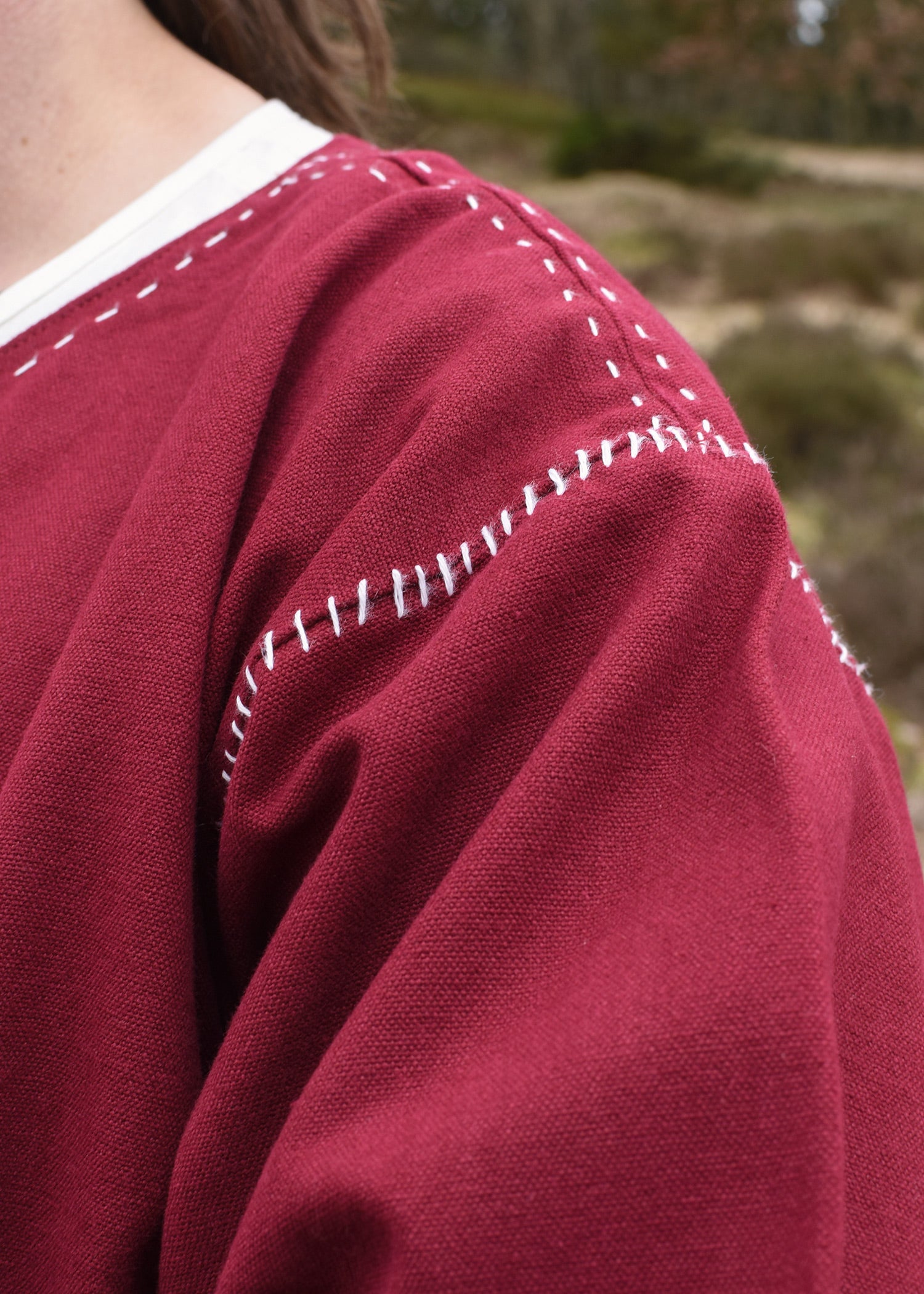 Imagen única de: Túnica Medieval Kragelund Askur, Manga Larga, Rojo Vino