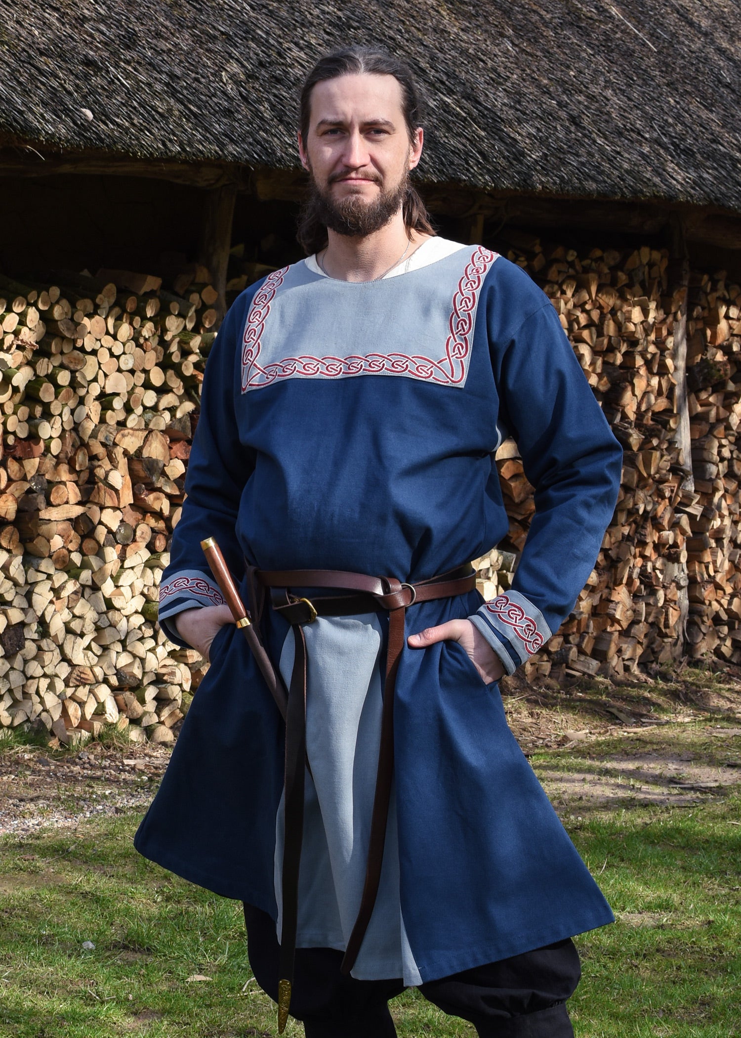 Imagen única de: Túnica Vikinga Halvar Con Bordado, Azul