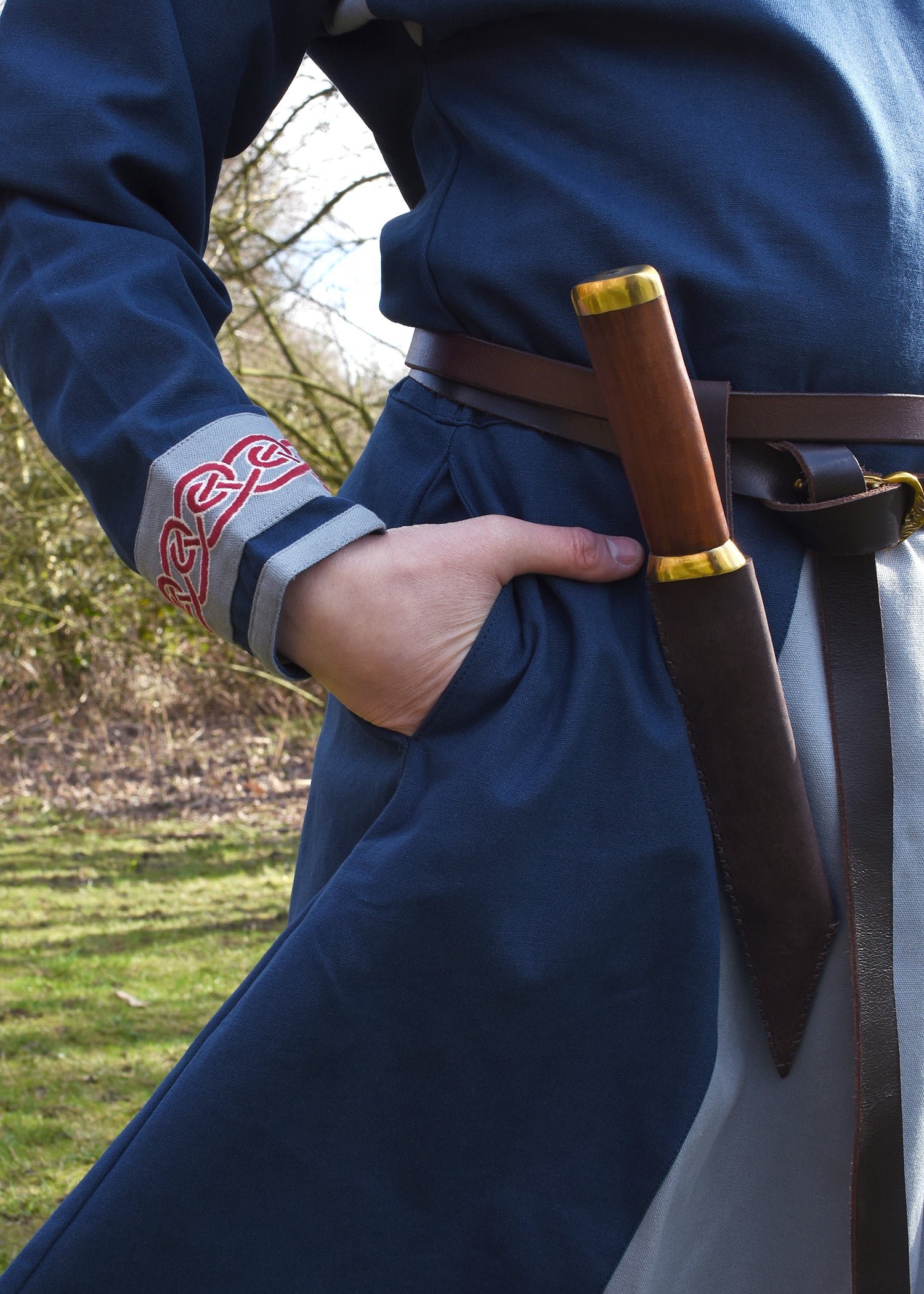 Imagen única de: Túnica Vikinga Halvar Con Bordado, Azul