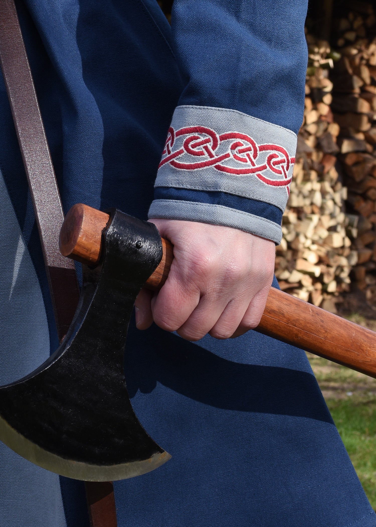 Imagen única de: Túnica Vikinga Halvar Con Bordado, Azul