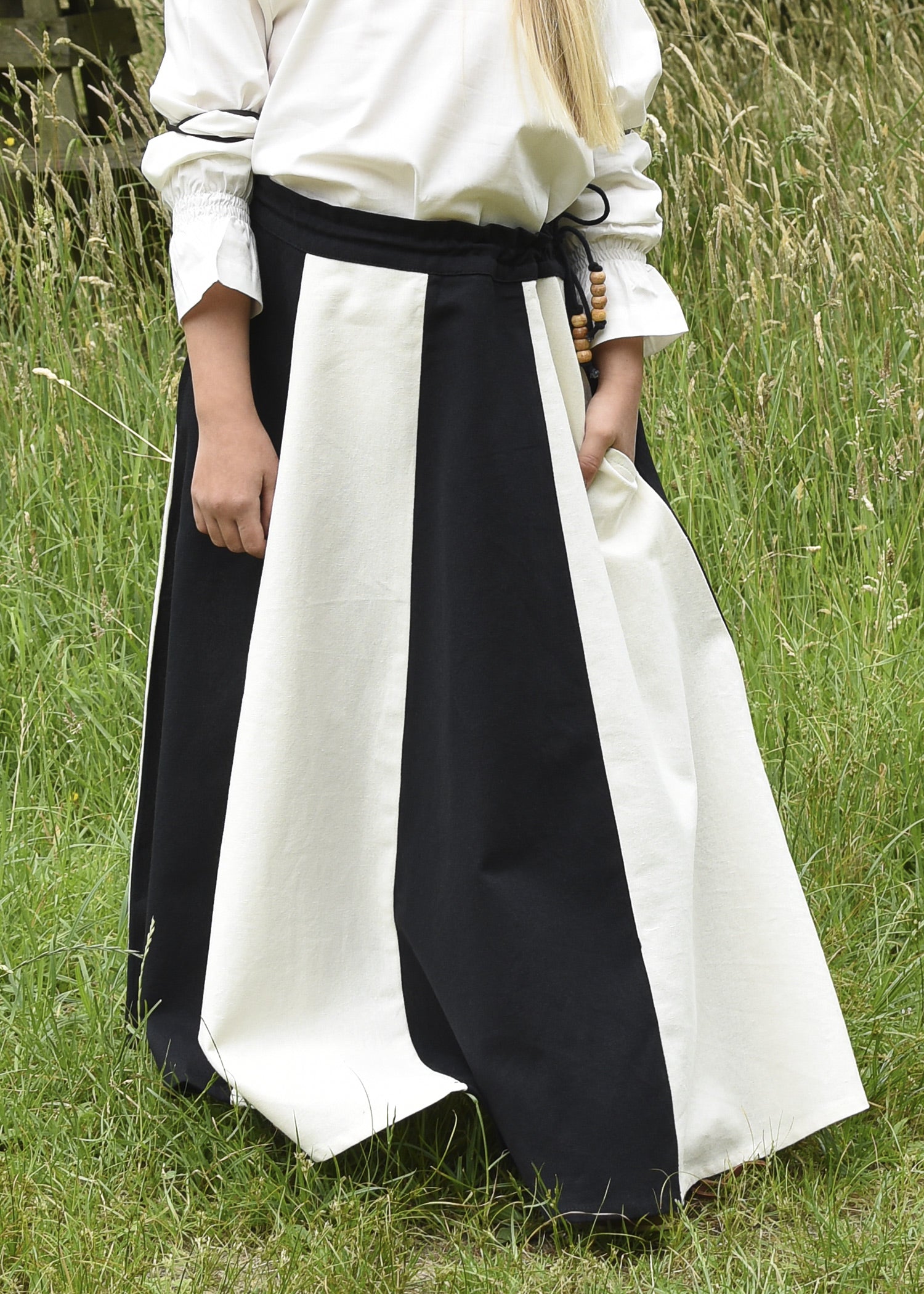 Imagen única de: Falda Medieval Infantil Lucia, Acampanada, Negro/natural