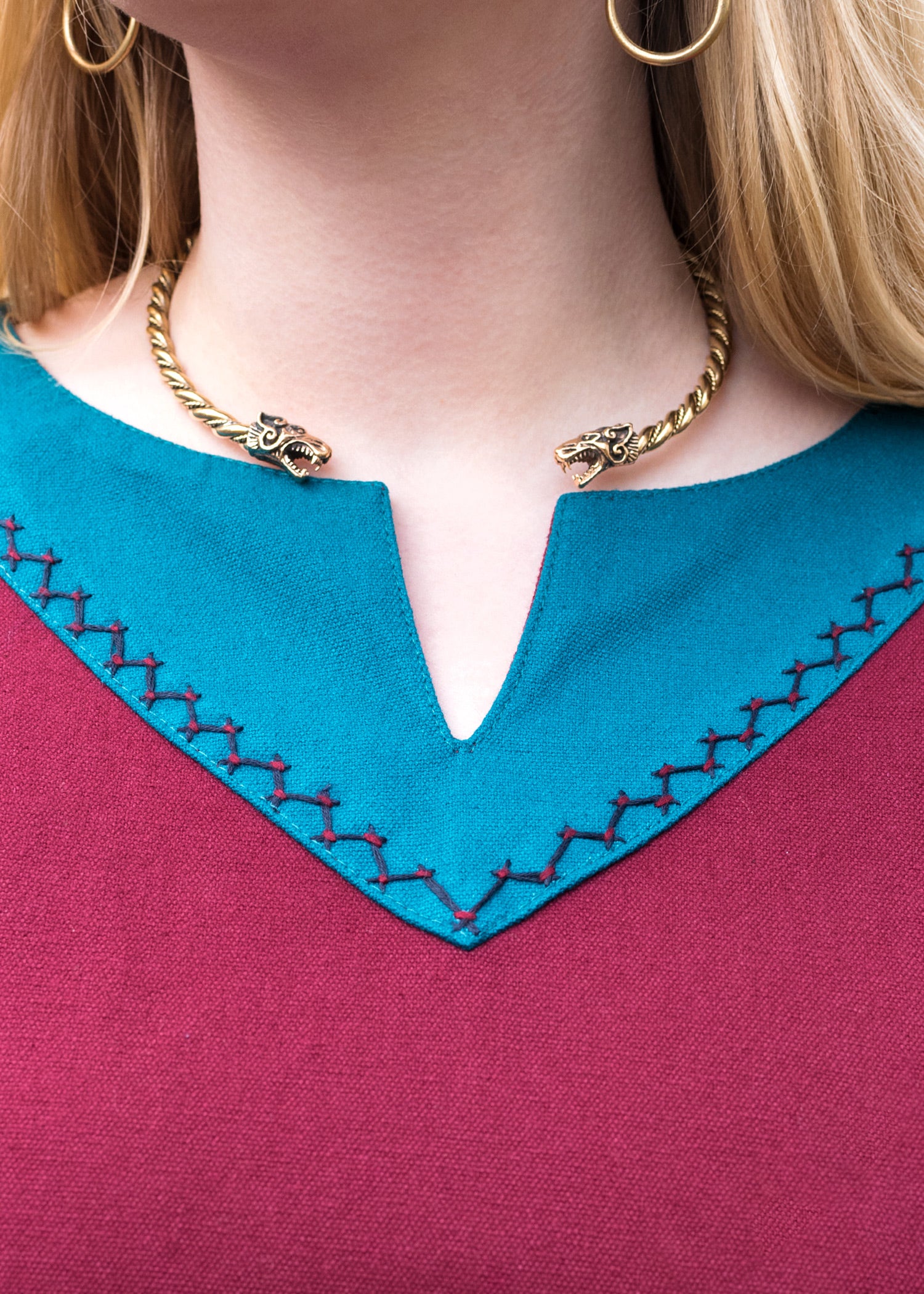 Imagen única de: Vestido Vikingo Jona, Rojo Vino/petróleo