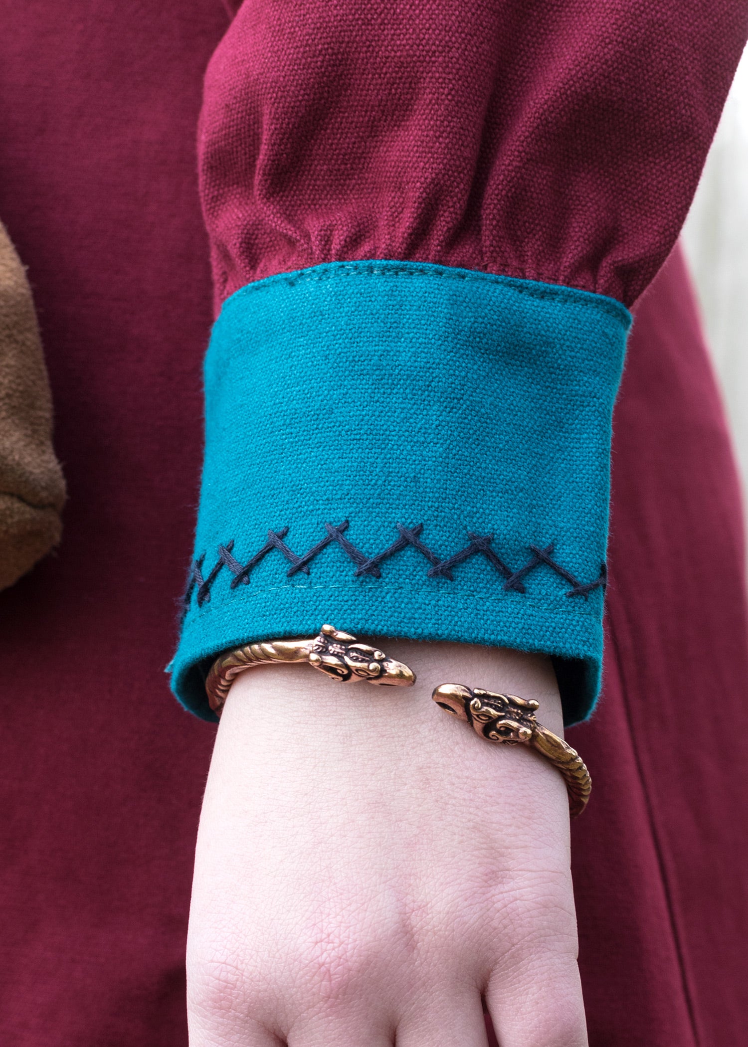Imagen única de: Vestido Vikingo Jona, Rojo Vino/petróleo