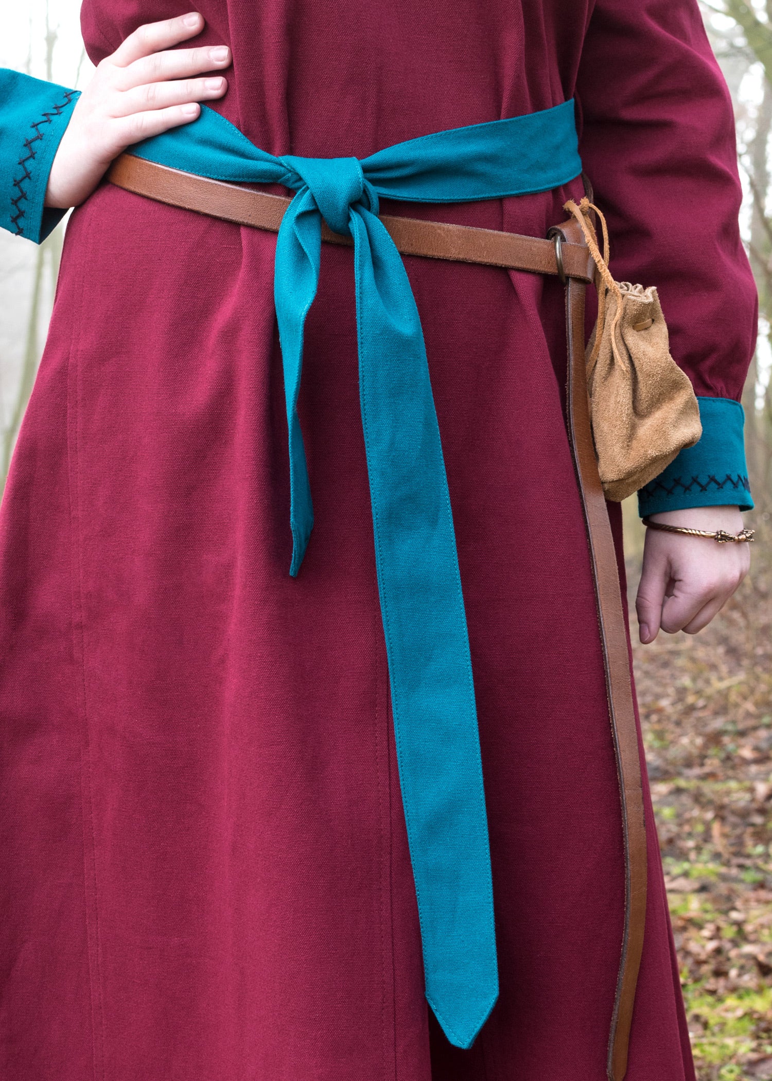 Imagen única de: Vestido Vikingo Jona, Rojo Vino/petróleo