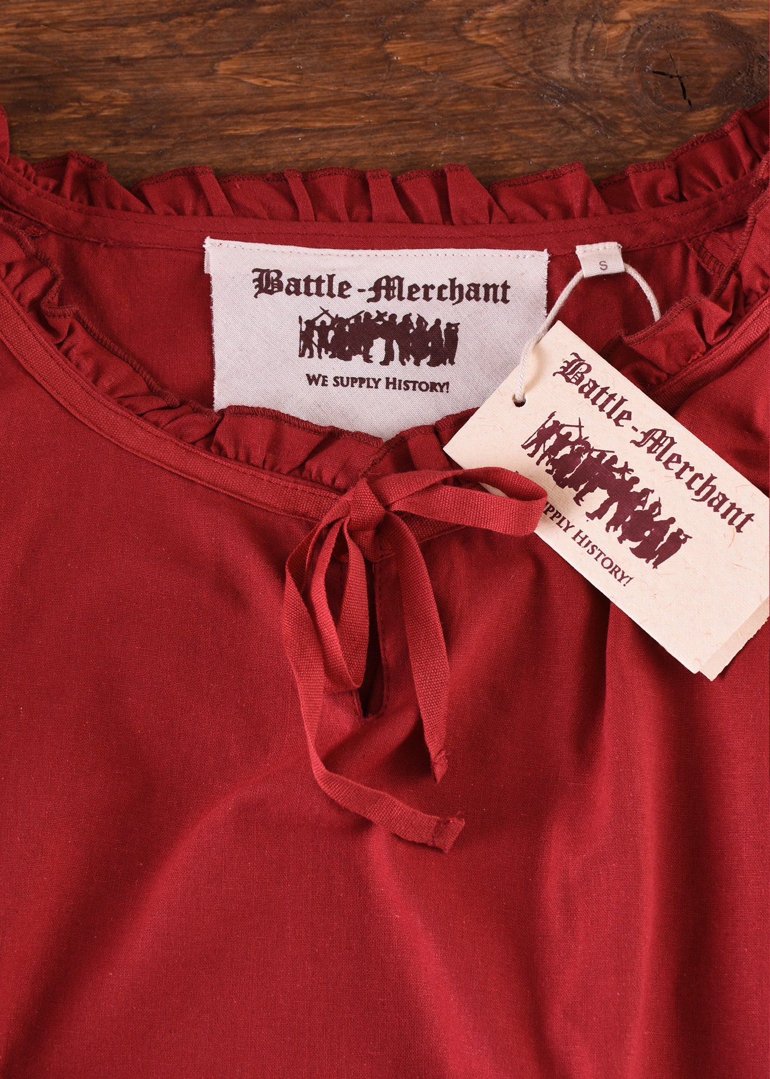 Imagen única de: Blusa Medieval Birga Con Mangas 3/4, Roja