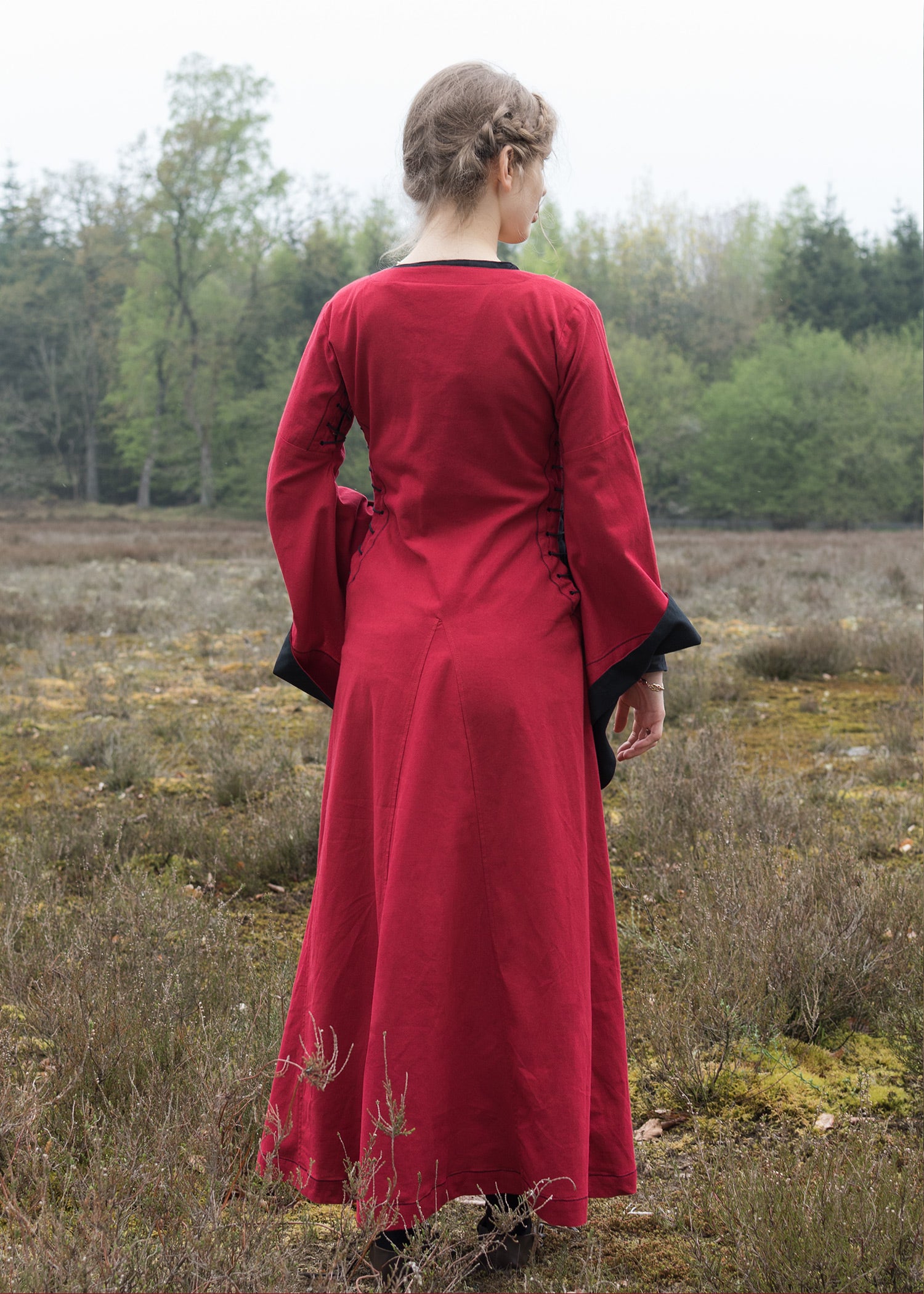 Imagen única de: Vestido Medieval Con Ventanas Del Infierno, Bliaut Amal, Rojo/negro