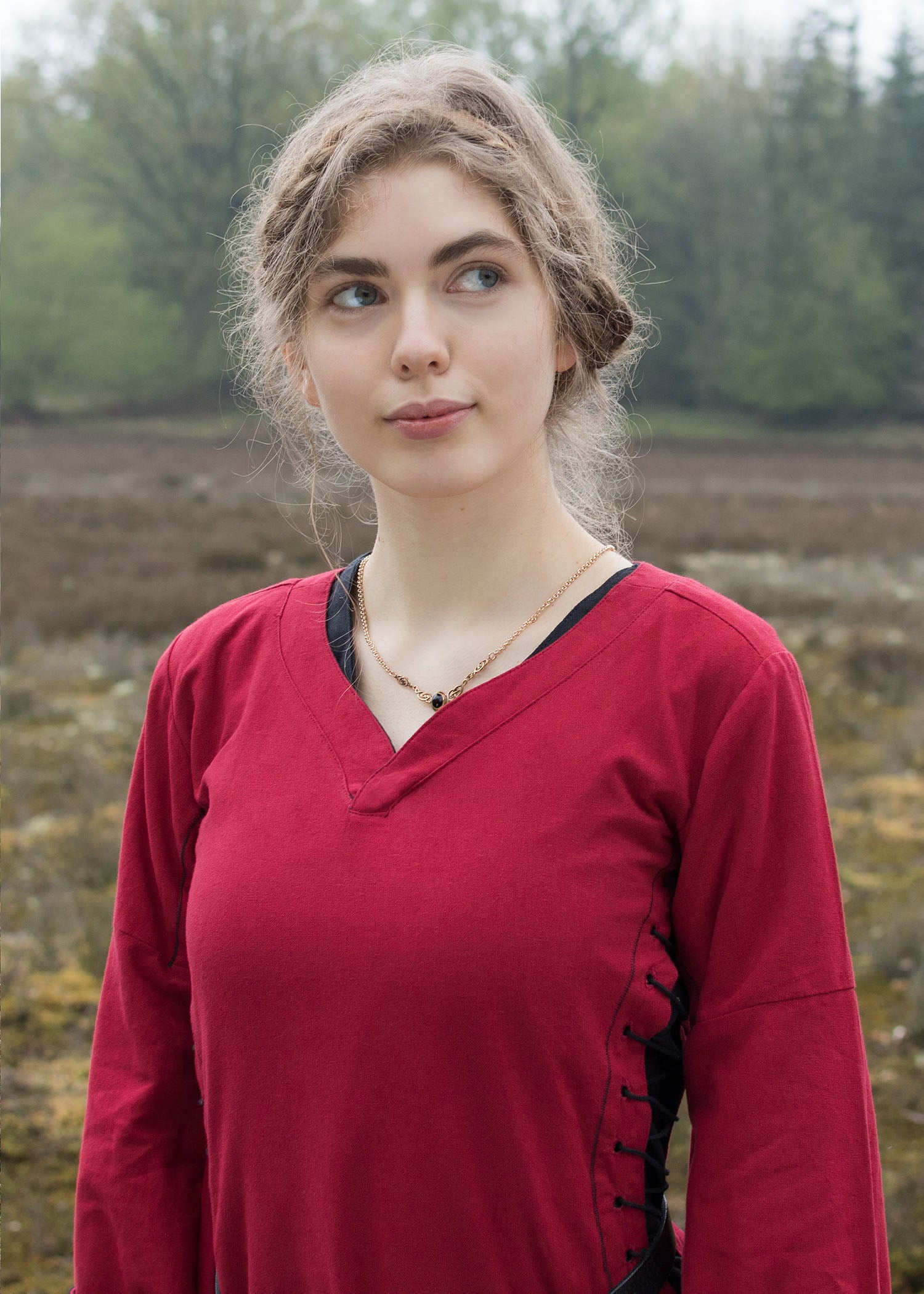 Imagen única de: Vestido Medieval Con Ventanas Del Infierno, Bliaut Amal, Rojo/negro