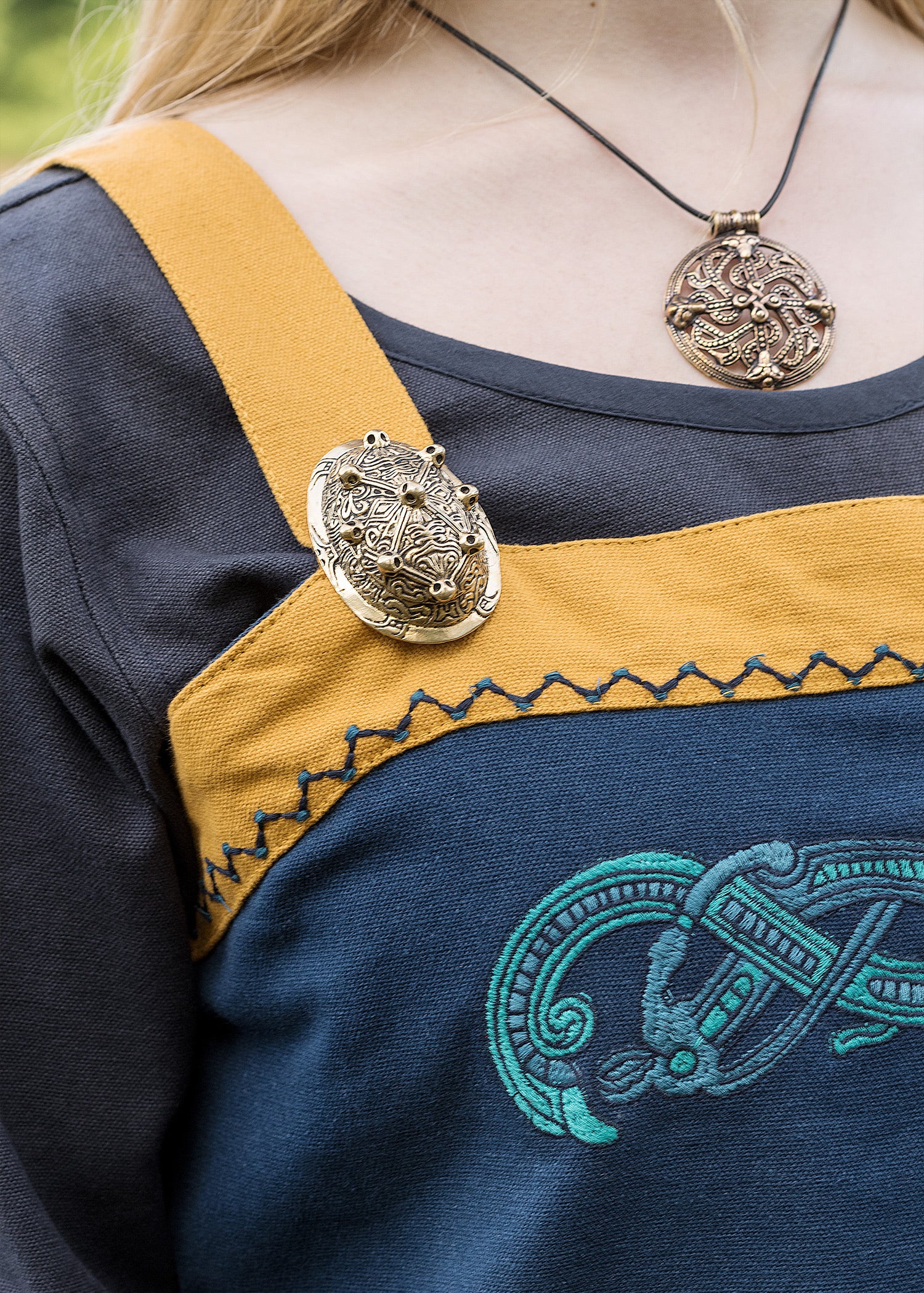 Imagen única de: Pichi Vikingo / Vestido Delantal Hilja Con Bordado, Azul