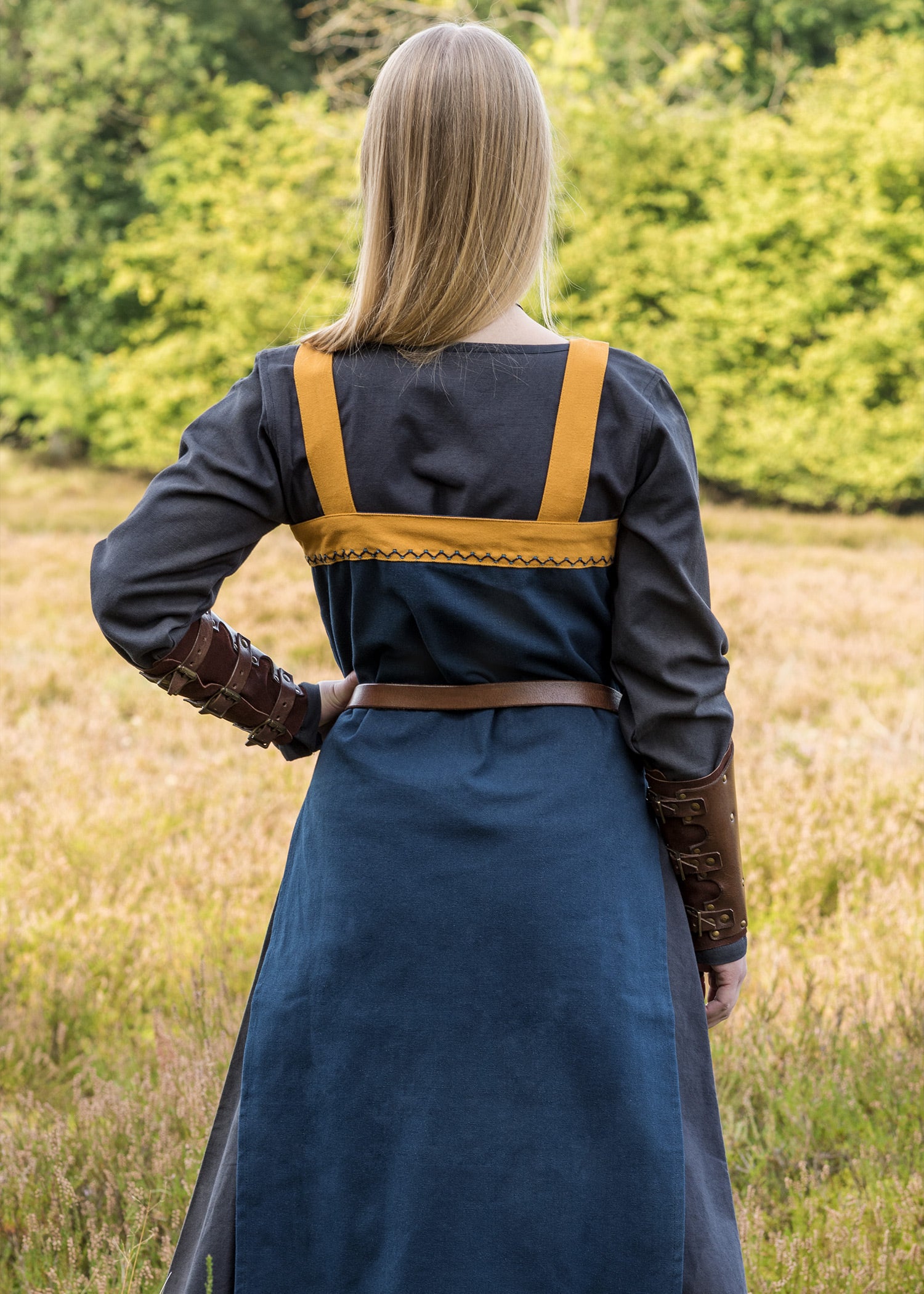 Imagen única de: Pichi Vikingo / Vestido Delantal Hilja Con Bordado, Azul