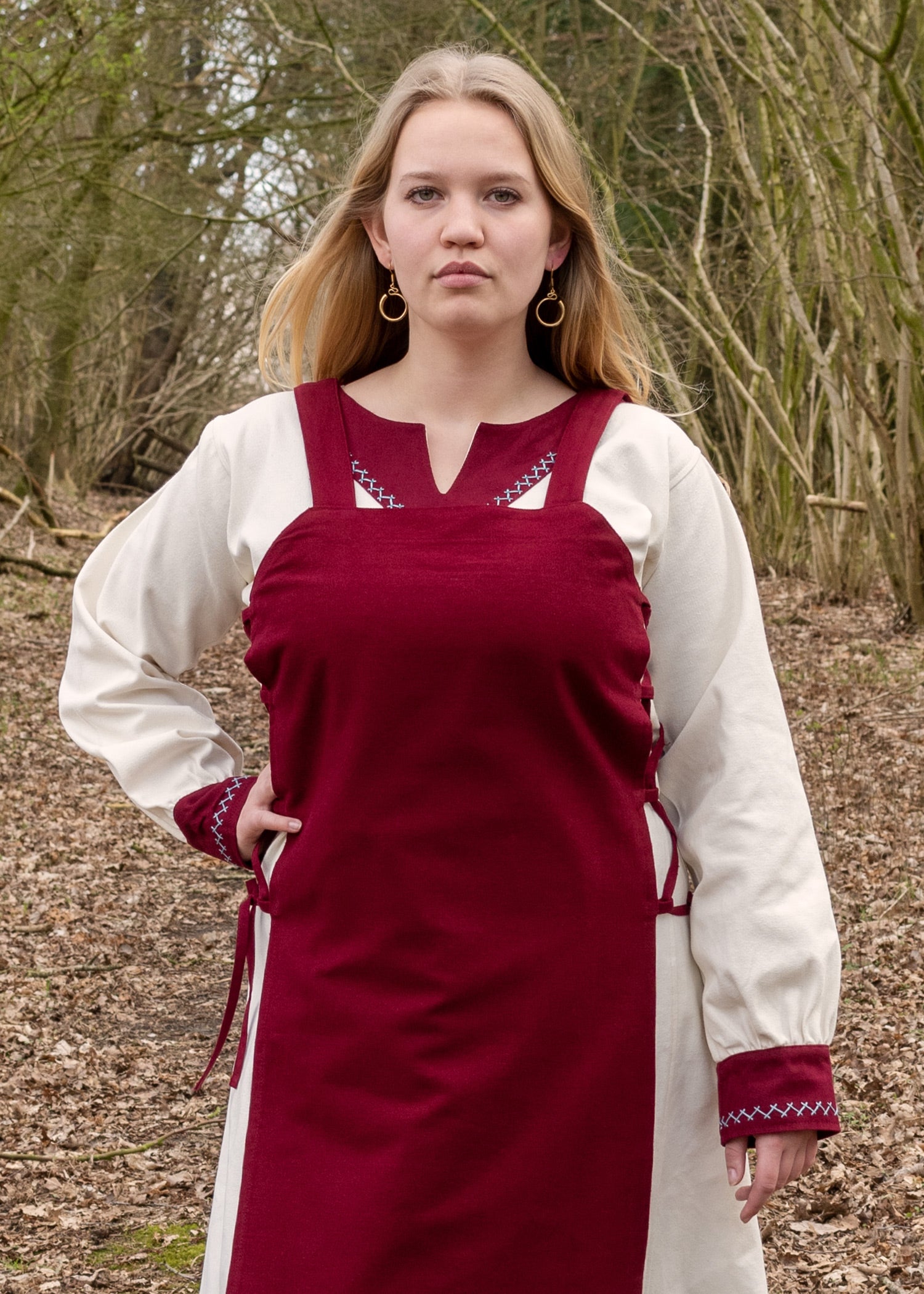 Imagen única de: Vestido Vikingo, Delantal Tinna, Rojo Vino