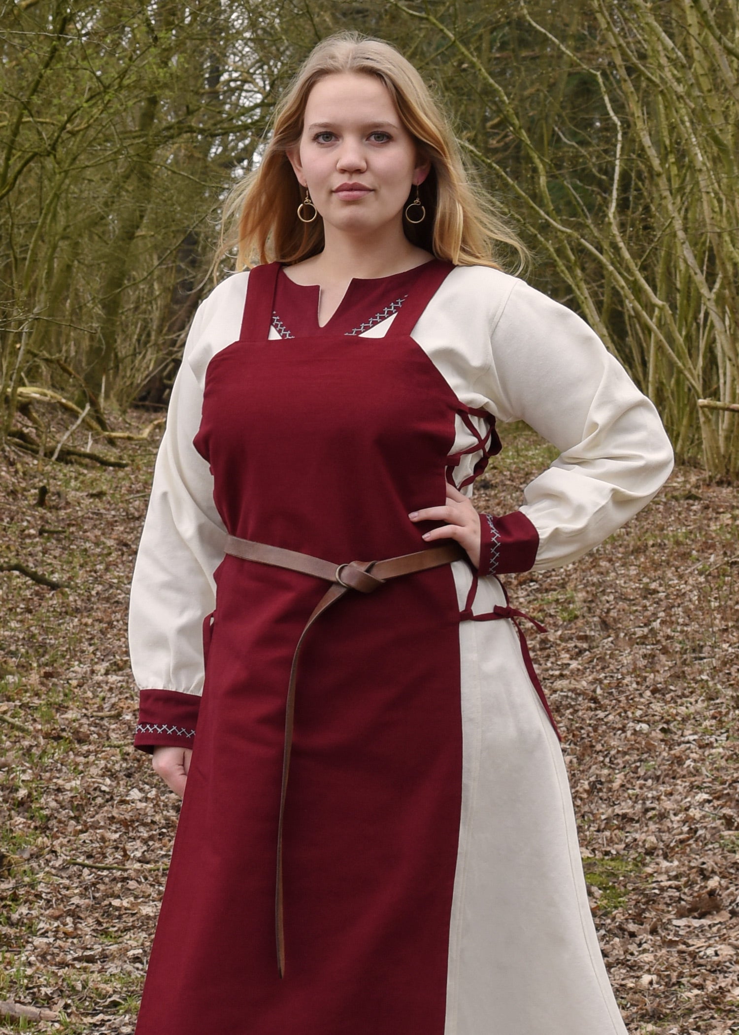 Imagen única de: Vestido Vikingo, Delantal Tinna, Rojo Vino