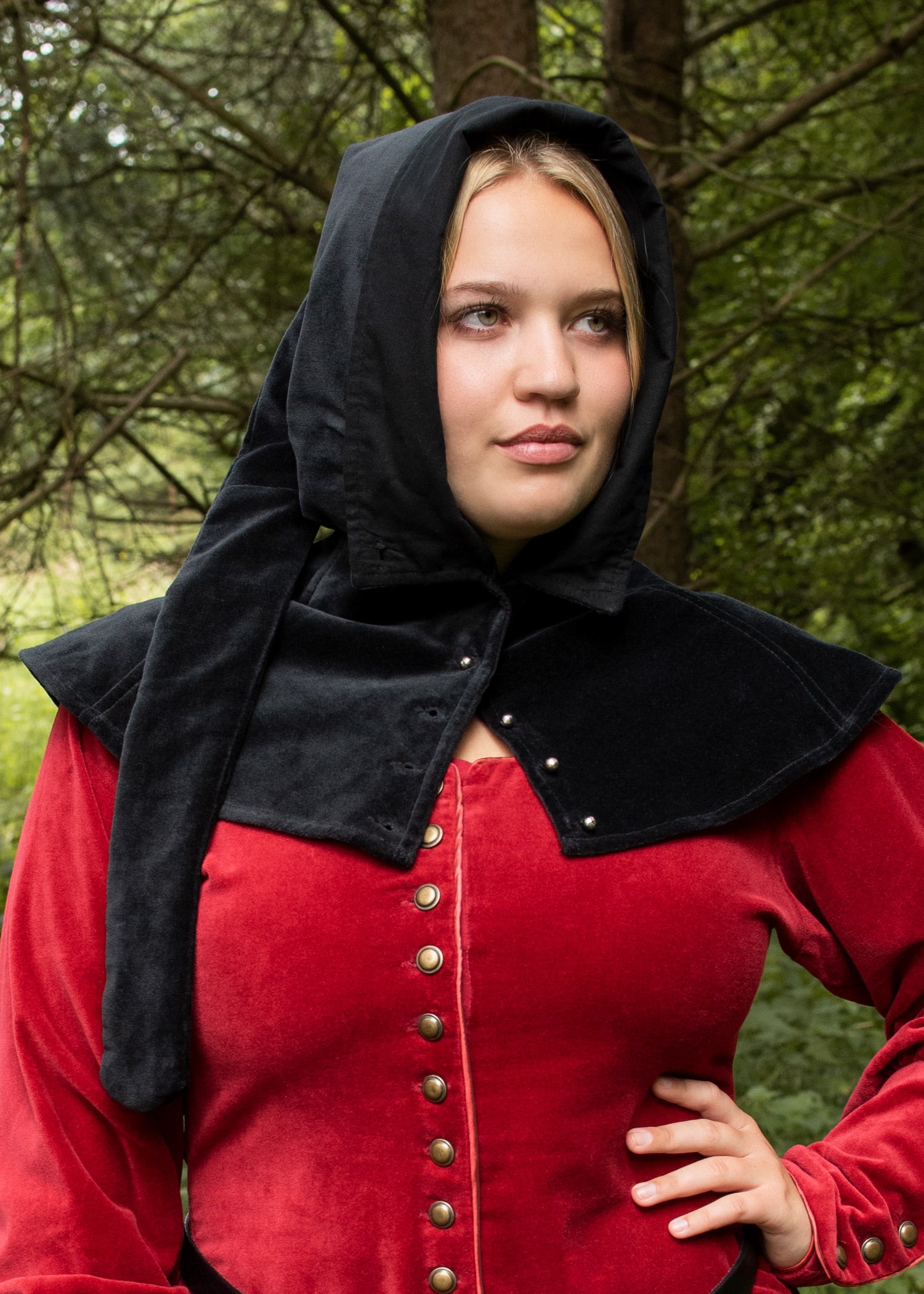Imagen única de: Gugel Medieval De Terciopelo Mirella, Varios Colores