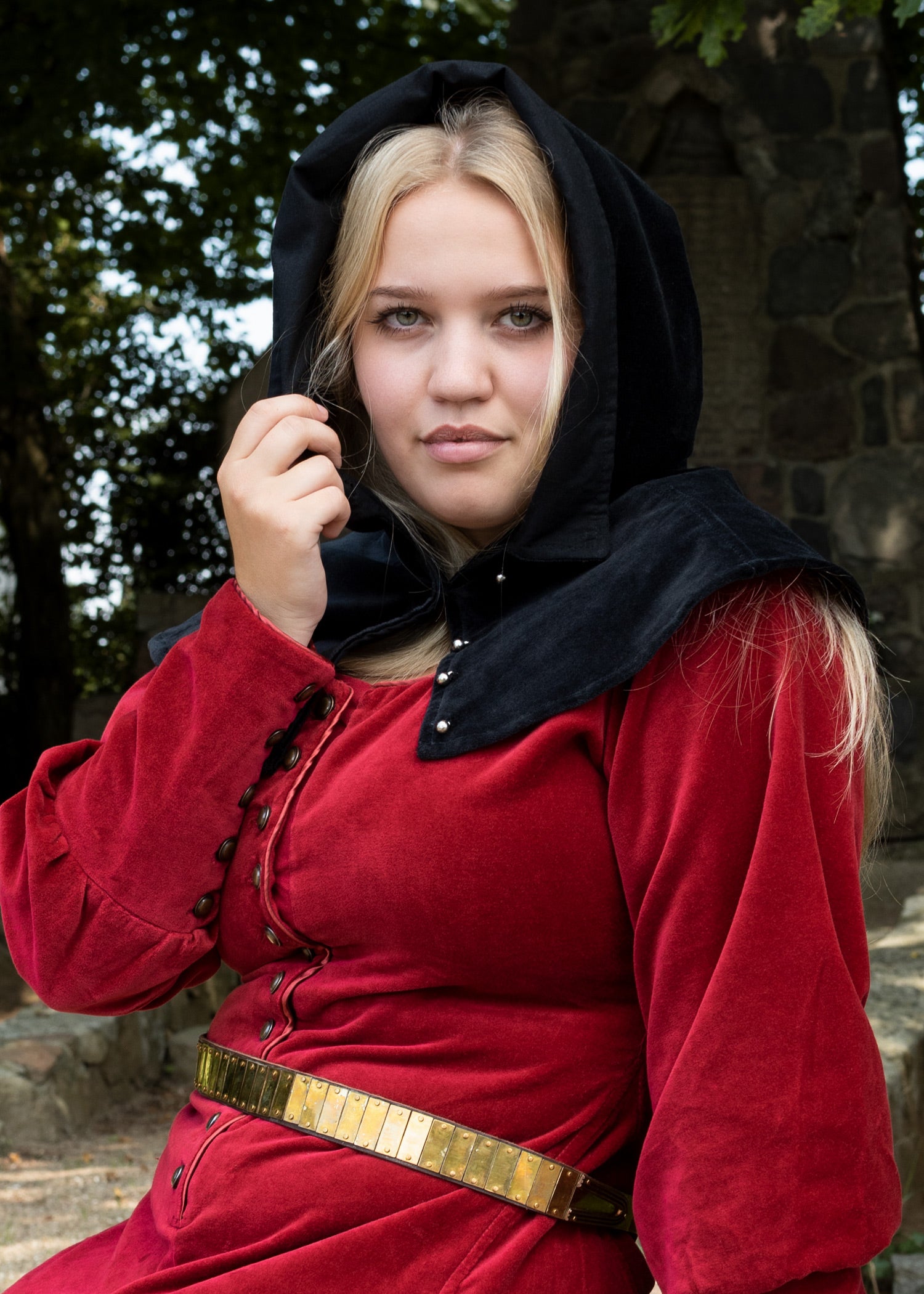 Imagen única de: Gugel Medieval De Terciopelo Mirella, Varios Colores