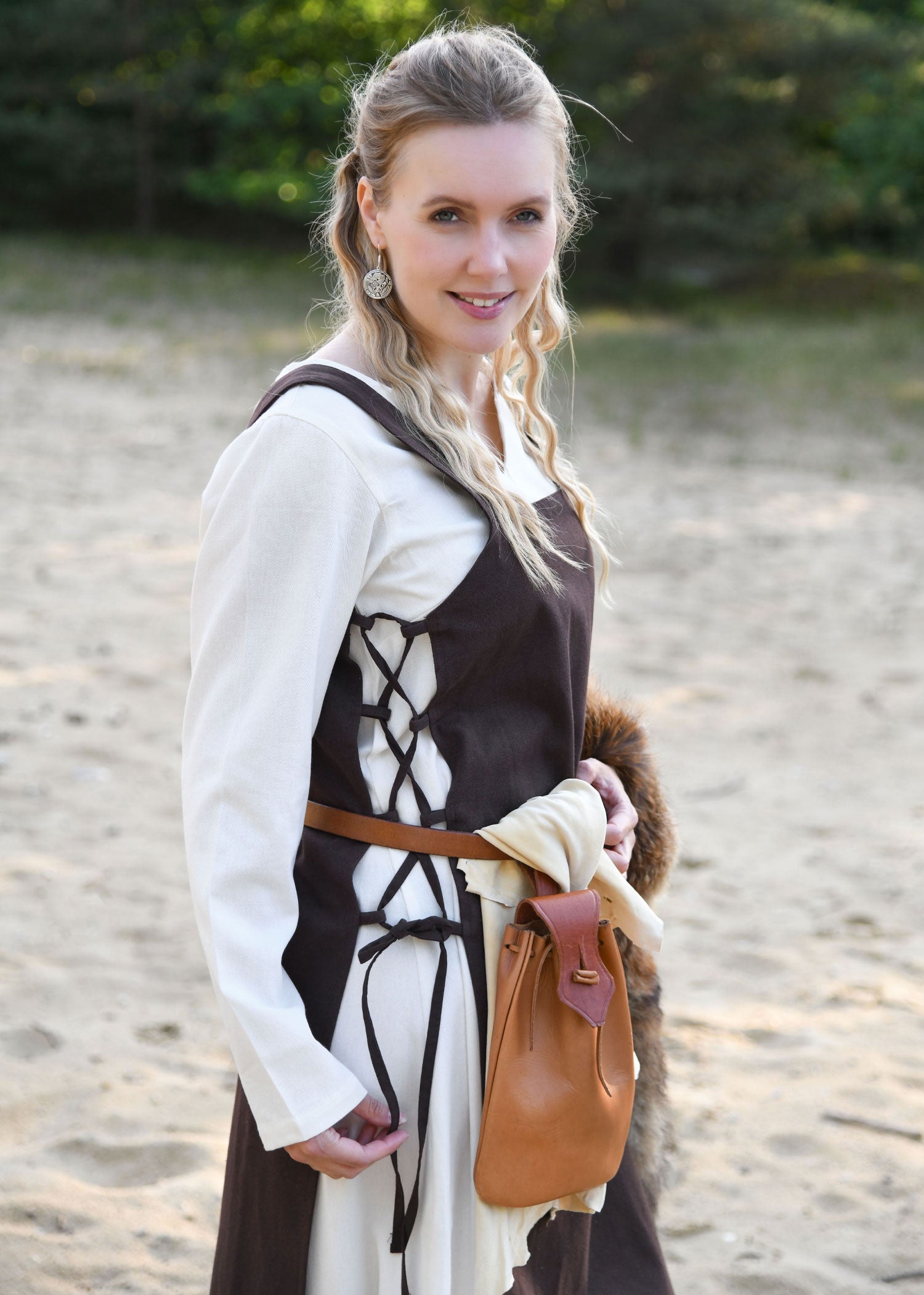 Imagen única de: Vestido Medieval Ligero Milla, Vestido Vikingo, Natural