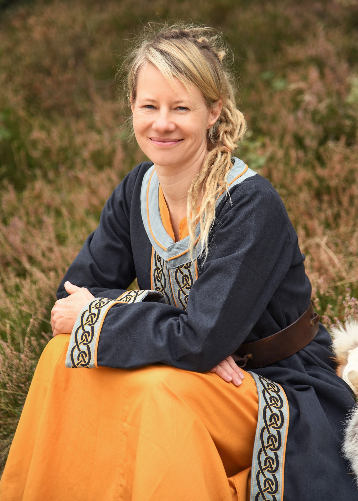 Imagen única de: Abrigo Vikingo Bordado Ella, Azul Oscuro