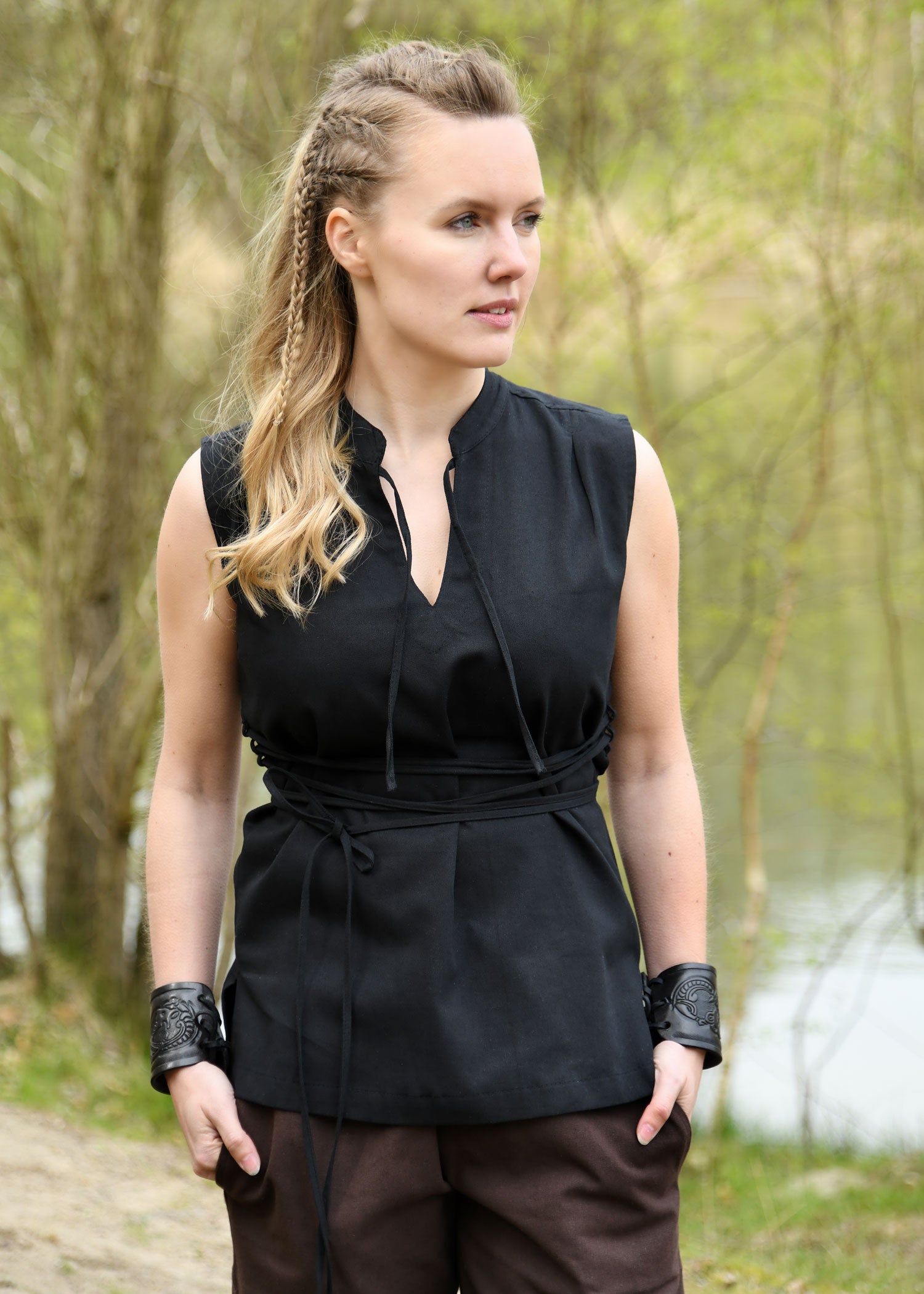 Imagen única de: Blusa Medieval Sin Mangas Levke, Negro