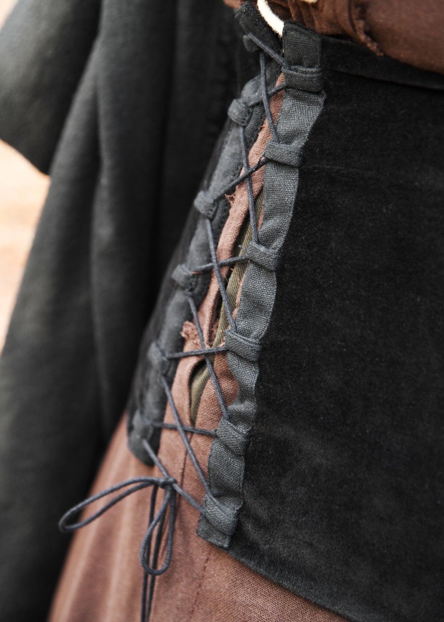 Imagen única de: Corsé Medieval Anik De Terciopelo, Negro